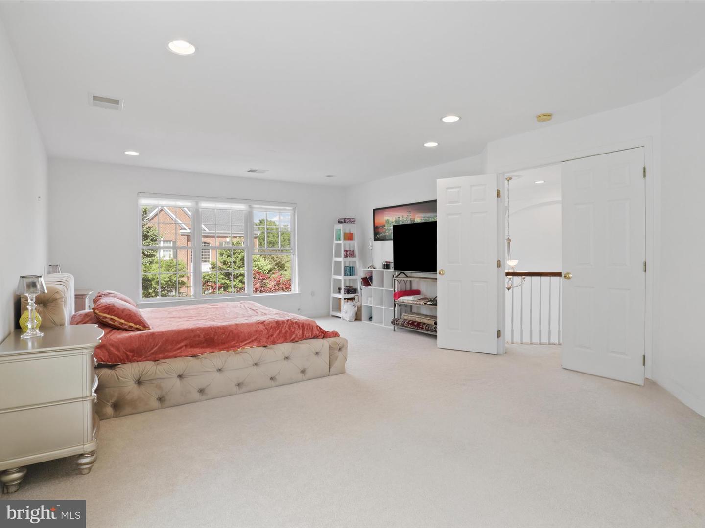 25738 S VILLAGE DR, CHANTILLY, Virginia 20152, 5 Bedrooms Bedrooms, ,4 BathroomsBathrooms,Residential,For sale,25738 S VILLAGE DR,VALO2099028 MLS # VALO2099028