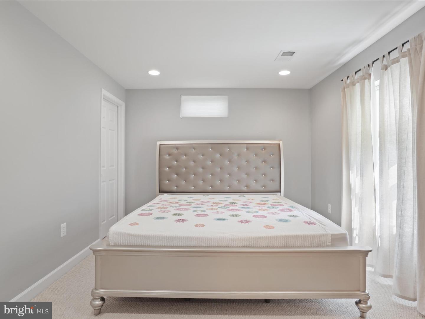 25738 S VILLAGE DR, CHANTILLY, Virginia 20152, 5 Bedrooms Bedrooms, ,4 BathroomsBathrooms,Residential,For sale,25738 S VILLAGE DR,VALO2099028 MLS # VALO2099028