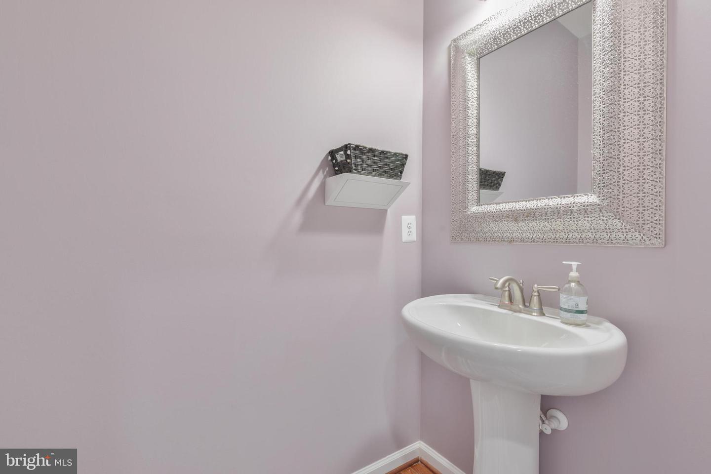 40652 BANSHEE DR, LEESBURG, Virginia 20175, 4 Bedrooms Bedrooms, ,3 BathroomsBathrooms,Residential,For sale,40652 BANSHEE DR,VALO2099032 MLS # VALO2099032