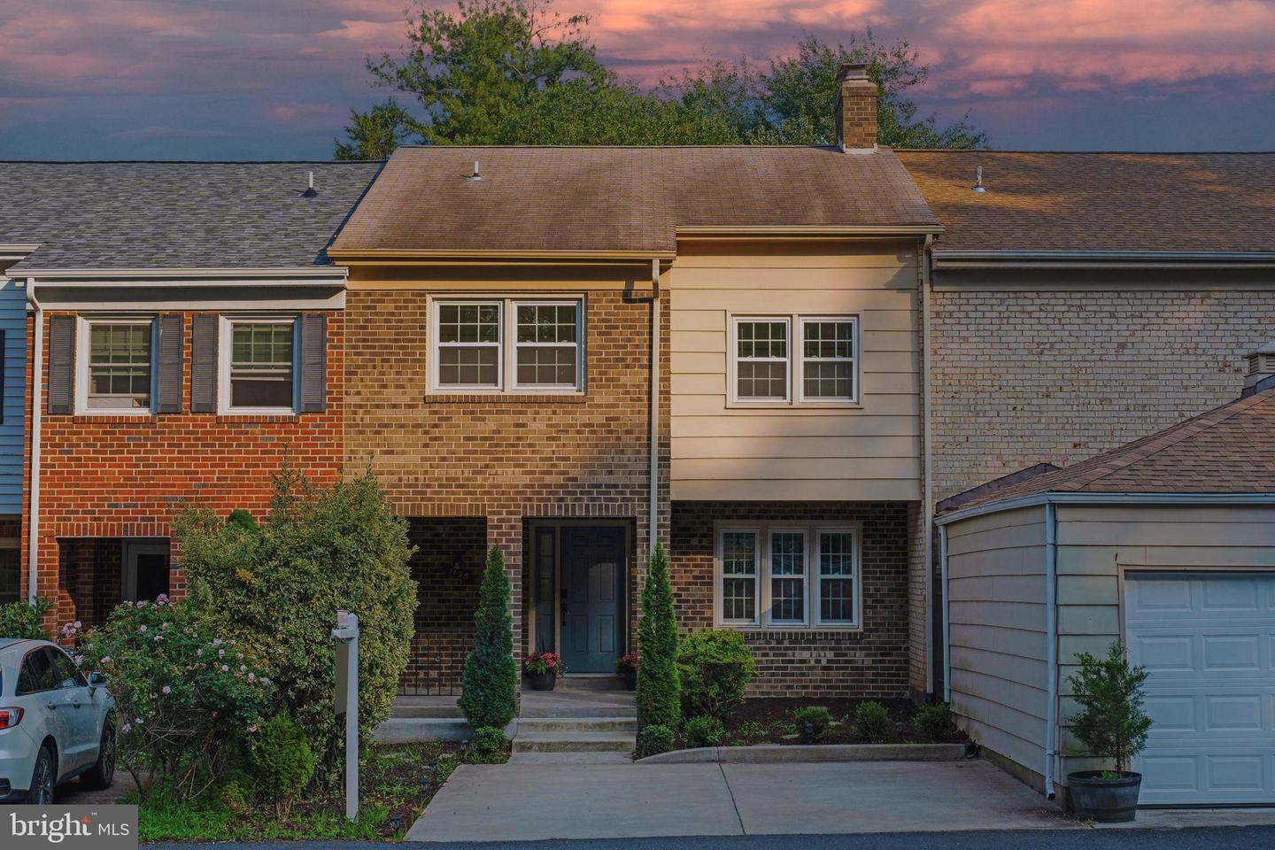 1135 MOOREFIELD HILL CT SW, VIENNA, Virginia 22180, 4 Bedrooms Bedrooms, ,3 BathroomsBathrooms,Residential,For sale,1135 MOOREFIELD HILL CT SW,VAFX2246244 MLS # VAFX2246244