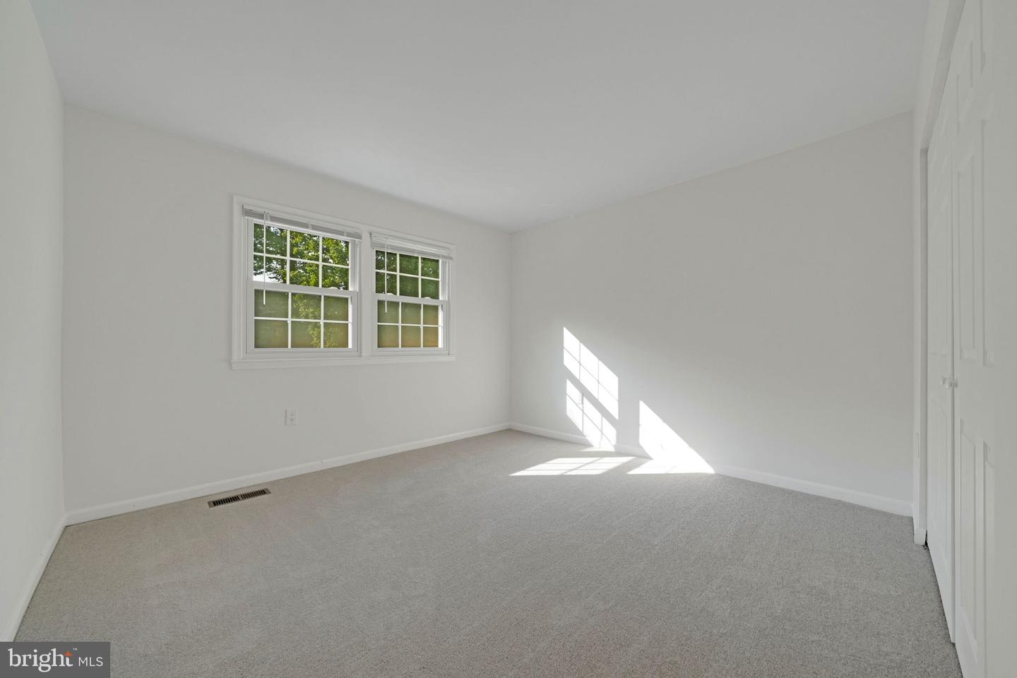 1135 MOOREFIELD HILL CT SW, VIENNA, Virginia 22180, 4 Bedrooms Bedrooms, ,3 BathroomsBathrooms,Residential,For sale,1135 MOOREFIELD HILL CT SW,VAFX2246244 MLS # VAFX2246244