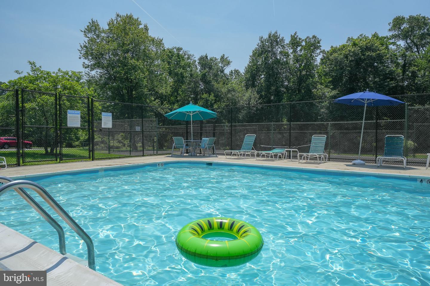 1135 MOOREFIELD HILL CT SW, VIENNA, Virginia 22180, 4 Bedrooms Bedrooms, ,3 BathroomsBathrooms,Residential,For sale,1135 MOOREFIELD HILL CT SW,VAFX2246244 MLS # VAFX2246244