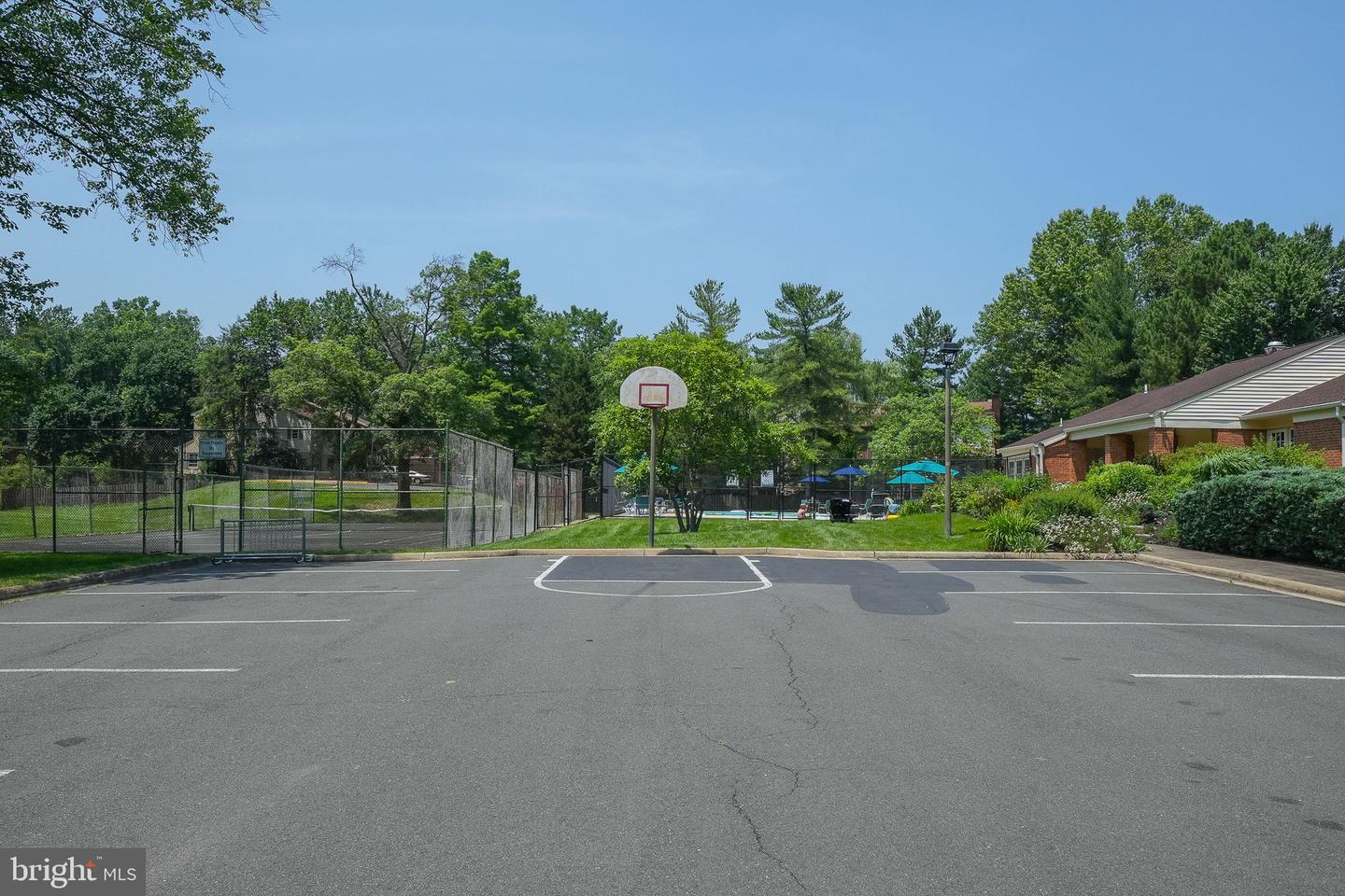 1135 MOOREFIELD HILL CT SW, VIENNA, Virginia 22180, 4 Bedrooms Bedrooms, ,3 BathroomsBathrooms,Residential,For sale,1135 MOOREFIELD HILL CT SW,VAFX2246244 MLS # VAFX2246244