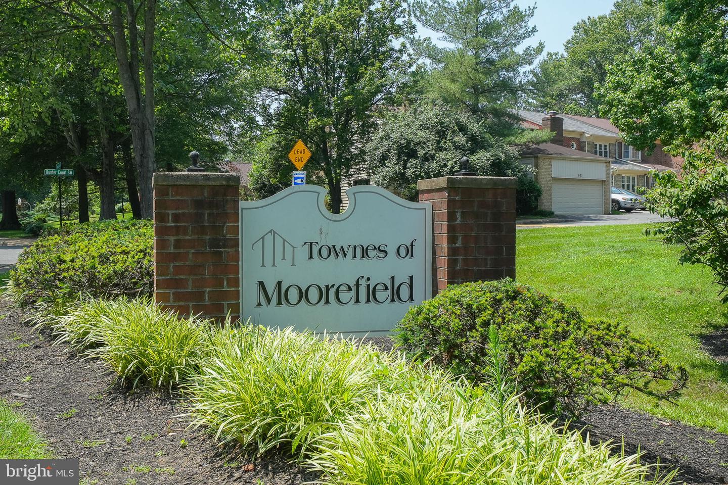 1135 MOOREFIELD HILL CT SW, VIENNA, Virginia 22180, 4 Bedrooms Bedrooms, ,3 BathroomsBathrooms,Residential,For sale,1135 MOOREFIELD HILL CT SW,VAFX2246244 MLS # VAFX2246244