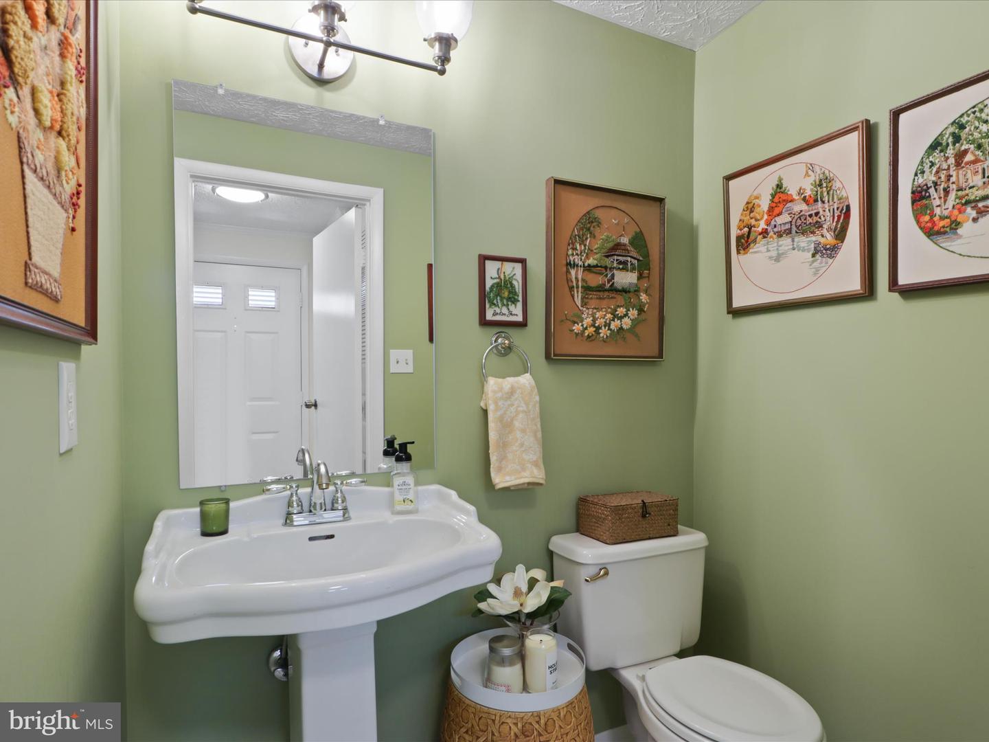 2042 BROOKS SQUARE PL, FALLS CHURCH, Virginia 22043, 3 Bedrooms Bedrooms, ,2 BathroomsBathrooms,Residential,For sale,2042 BROOKS SQUARE PL,VAFX2246336 MLS # VAFX2246336