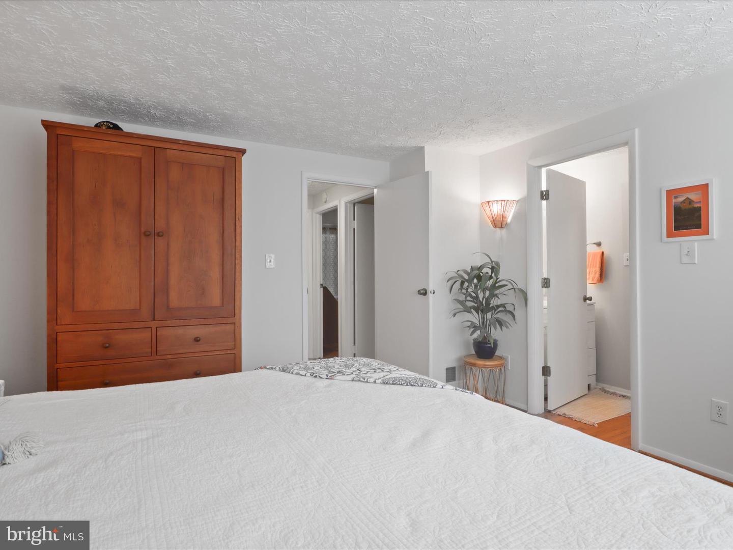 2042 BROOKS SQUARE PL, FALLS CHURCH, Virginia 22043, 3 Bedrooms Bedrooms, ,2 BathroomsBathrooms,Residential,For sale,2042 BROOKS SQUARE PL,VAFX2246336 MLS # VAFX2246336