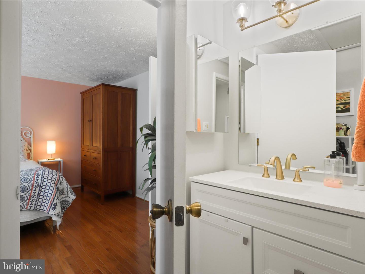2042 BROOKS SQUARE PL, FALLS CHURCH, Virginia 22043, 3 Bedrooms Bedrooms, ,2 BathroomsBathrooms,Residential,For sale,2042 BROOKS SQUARE PL,VAFX2246336 MLS # VAFX2246336