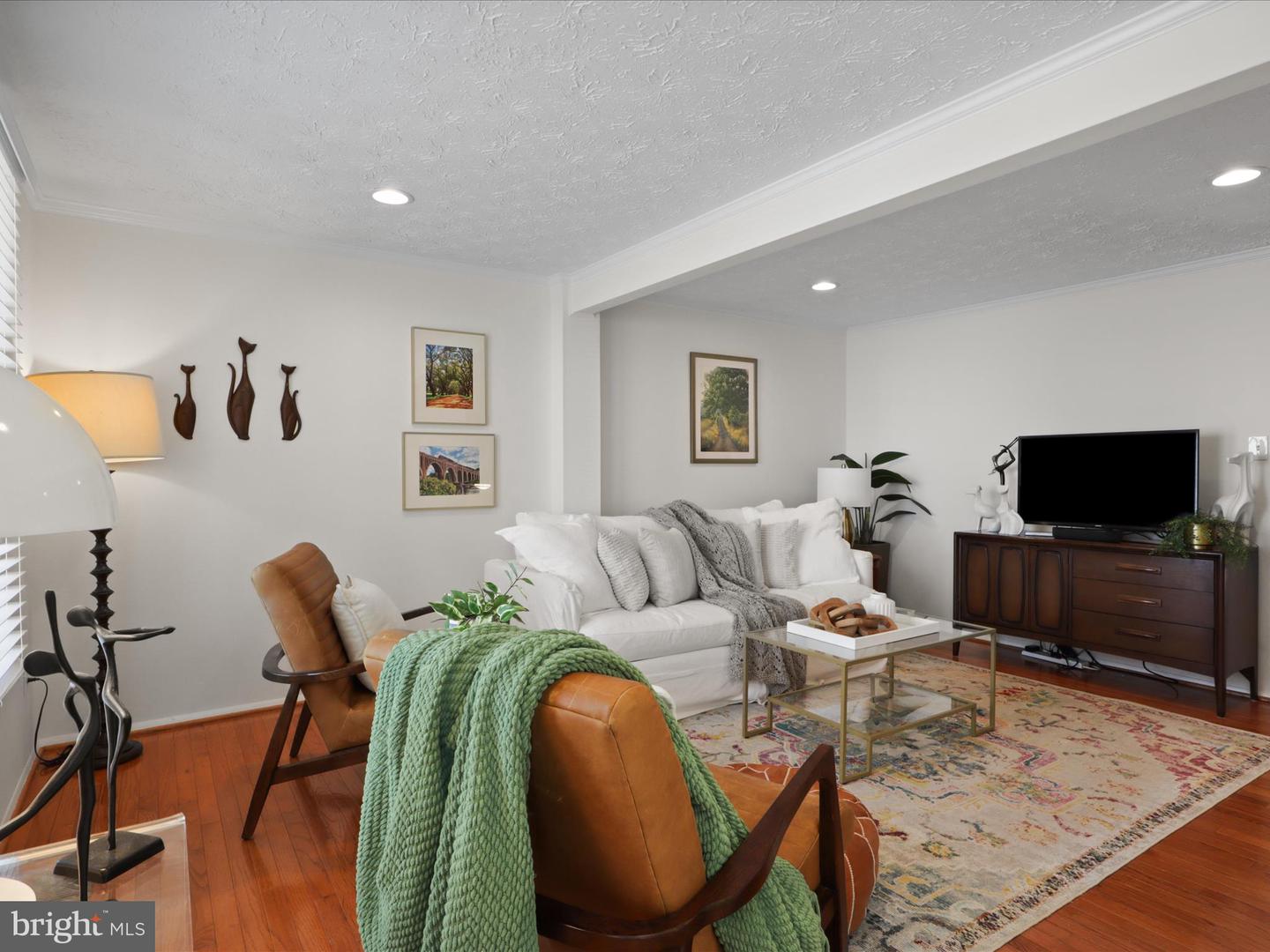 2042 BROOKS SQUARE PL, FALLS CHURCH, Virginia 22043, 3 Bedrooms Bedrooms, ,2 BathroomsBathrooms,Residential,For sale,2042 BROOKS SQUARE PL,VAFX2246336 MLS # VAFX2246336