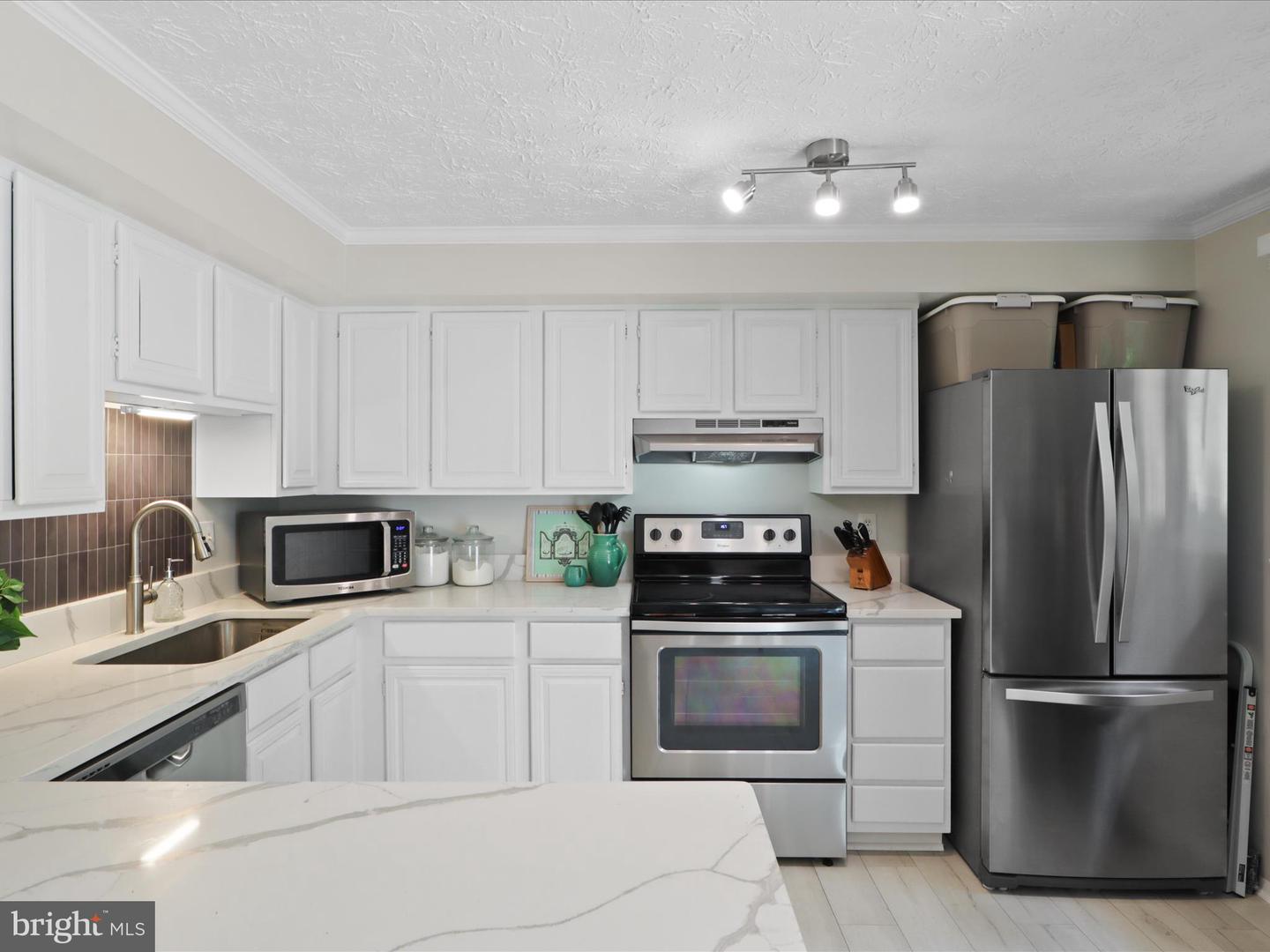 2042 BROOKS SQUARE PL, FALLS CHURCH, Virginia 22043, 3 Bedrooms Bedrooms, ,2 BathroomsBathrooms,Residential,For sale,2042 BROOKS SQUARE PL,VAFX2246336 MLS # VAFX2246336