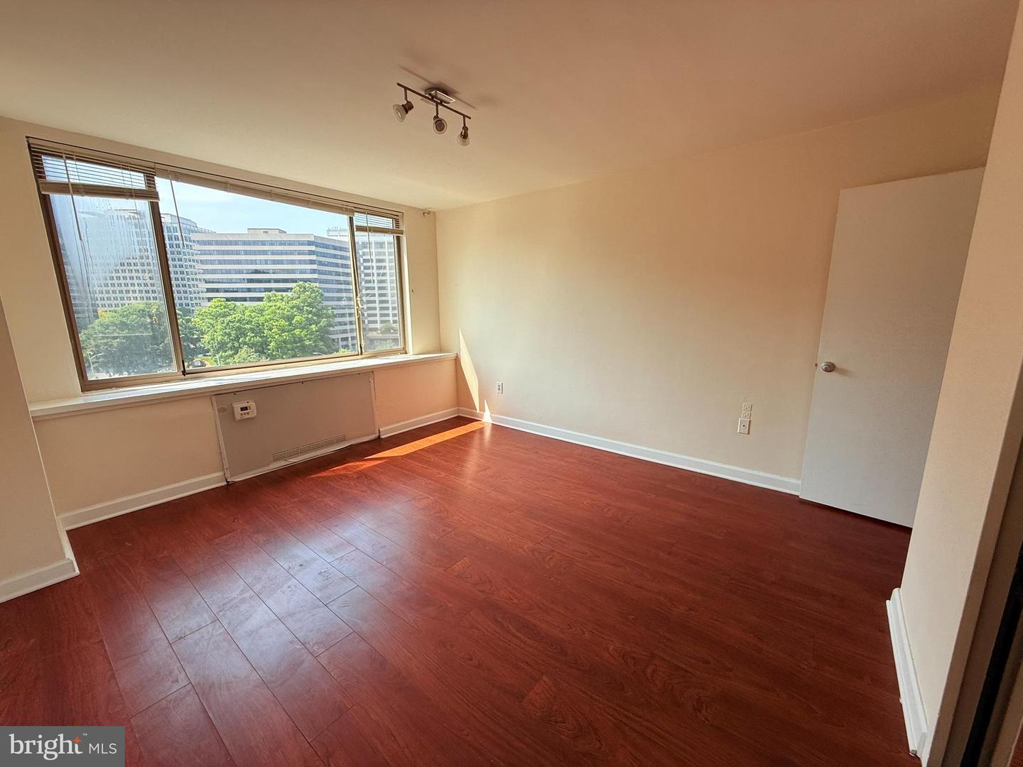 1111 ARLINGTON BLVD #907, ARLINGTON, Virginia 22209, 1 Bedroom Bedrooms, ,1 BathroomBathrooms,Residential,For sale,1111 ARLINGTON BLVD #907,VAAR2058930 MLS # VAAR2058930