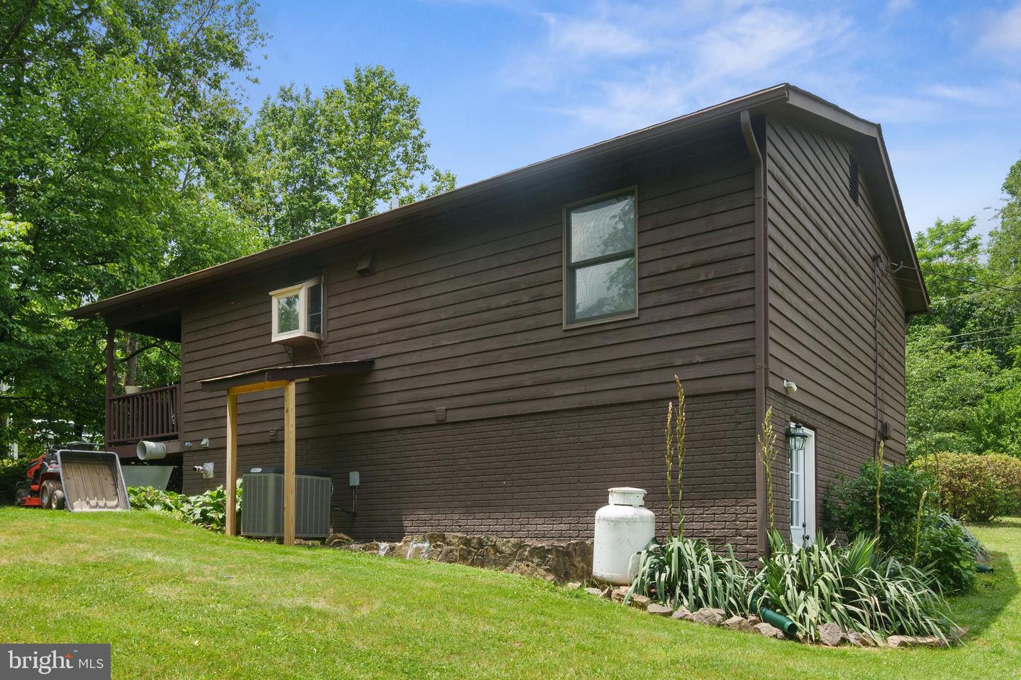 262 BLUE VALLEY RD, LINDEN, Virginia 22642, 3 Bedrooms Bedrooms, ,1 BathroomBathrooms,Residential,For sale,262 BLUE VALLEY RD,VAWR2011408 MLS # VAWR2011408