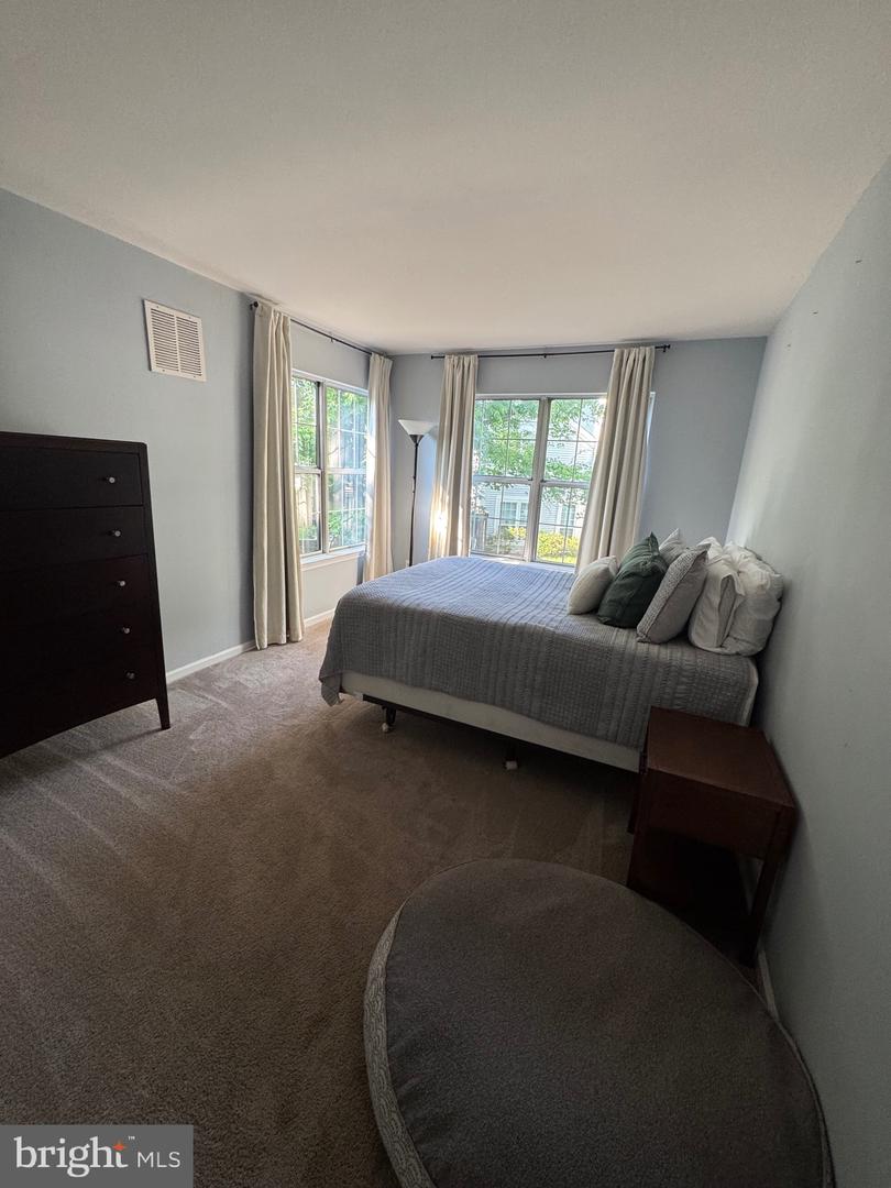 6215 STONEPATH CIR, CENTREVILLE, Virginia 20120, 2 Bedrooms Bedrooms, ,2 BathroomsBathrooms,Residential,For sale,6215 STONEPATH CIR,VAFX2246710 MLS # VAFX2246710