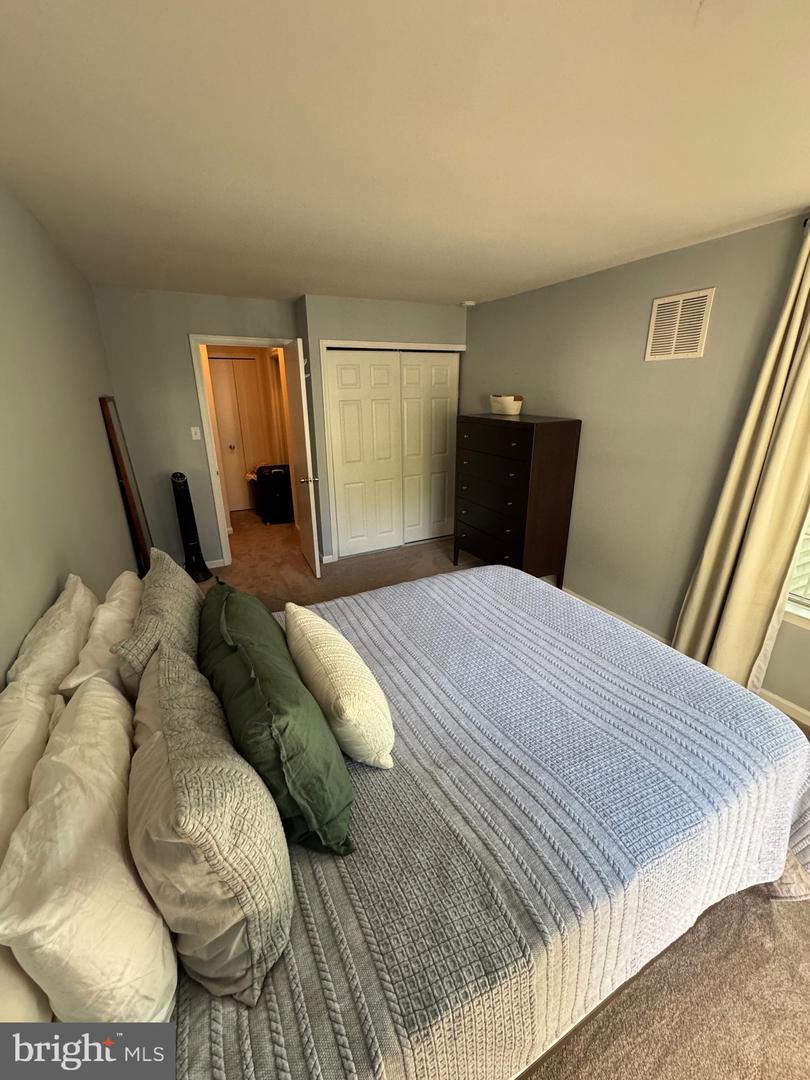 6215 STONEPATH CIR, CENTREVILLE, Virginia 20120, 2 Bedrooms Bedrooms, ,2 BathroomsBathrooms,Residential,For sale,6215 STONEPATH CIR,VAFX2246710 MLS # VAFX2246710
