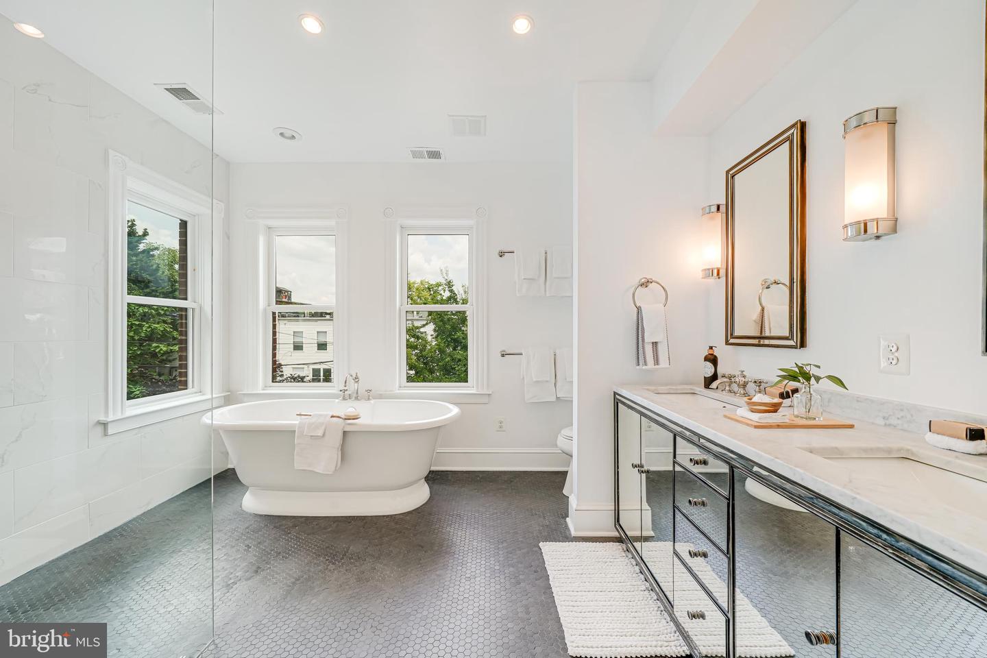 23 N ST NW, WASHINGTON, District Of Columbia 20001, 5 Bedrooms Bedrooms, ,4 BathroomsBathrooms,Residential,For sale,23 N ST NW,DCDC2205088 MLS # DCDC2205088