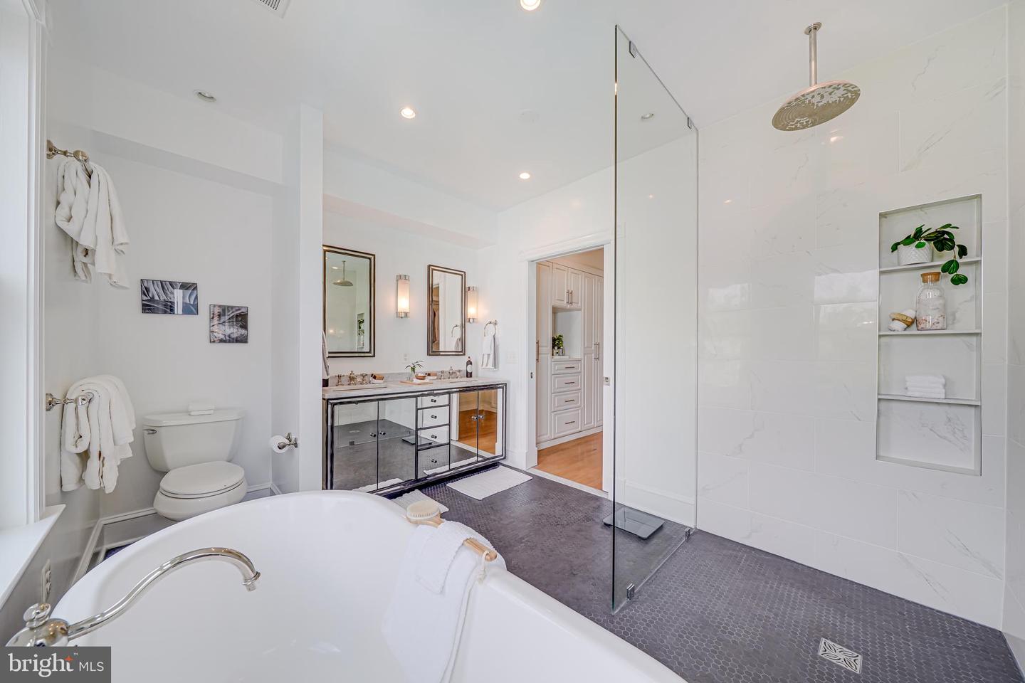 23 N ST NW, WASHINGTON, District Of Columbia 20001, 5 Bedrooms Bedrooms, ,4 BathroomsBathrooms,Residential,For sale,23 N ST NW,DCDC2205088 MLS # DCDC2205088