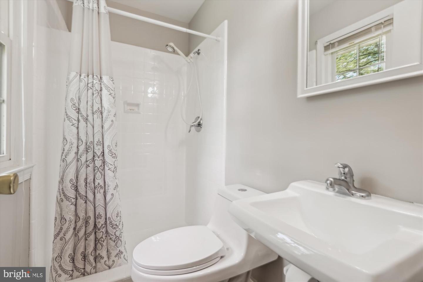 8200 SMITHFIELD AVE, SPRINGFIELD, Virginia 22152, 4 Bedrooms Bedrooms, ,2 BathroomsBathrooms,Residential,For sale,8200 SMITHFIELD AVE,VAFX2246480 MLS # VAFX2246480