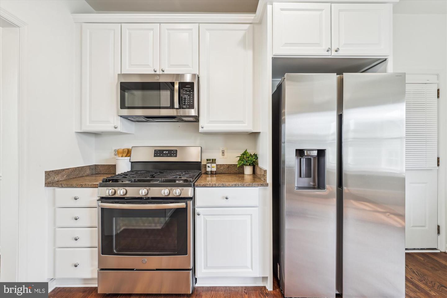 2142 N DINWIDDIE ST, ARLINGTON, Virginia 22207, 4 Bedrooms Bedrooms, ,3 BathroomsBathrooms,Residential,For sale,2142 N DINWIDDIE ST,VAAR2058988 MLS # VAAR2058988