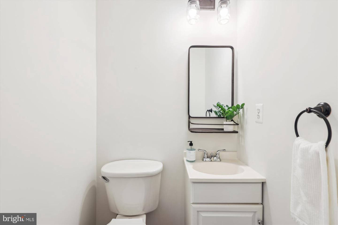 2142 N DINWIDDIE ST, ARLINGTON, Virginia 22207, 4 Bedrooms Bedrooms, ,3 BathroomsBathrooms,Residential,For sale,2142 N DINWIDDIE ST,VAAR2058988 MLS # VAAR2058988