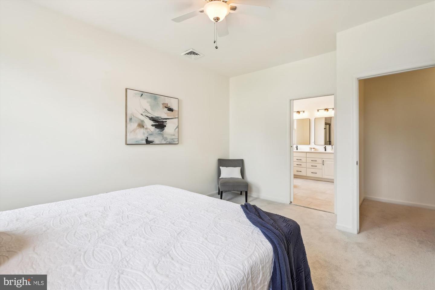 2142 N DINWIDDIE ST, ARLINGTON, Virginia 22207, 4 Bedrooms Bedrooms, ,3 BathroomsBathrooms,Residential,For sale,2142 N DINWIDDIE ST,VAAR2058988 MLS # VAAR2058988