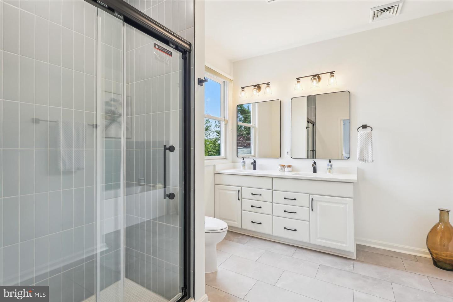 2142 N DINWIDDIE ST, ARLINGTON, Virginia 22207, 4 Bedrooms Bedrooms, ,3 BathroomsBathrooms,Residential,For sale,2142 N DINWIDDIE ST,VAAR2058988 MLS # VAAR2058988
