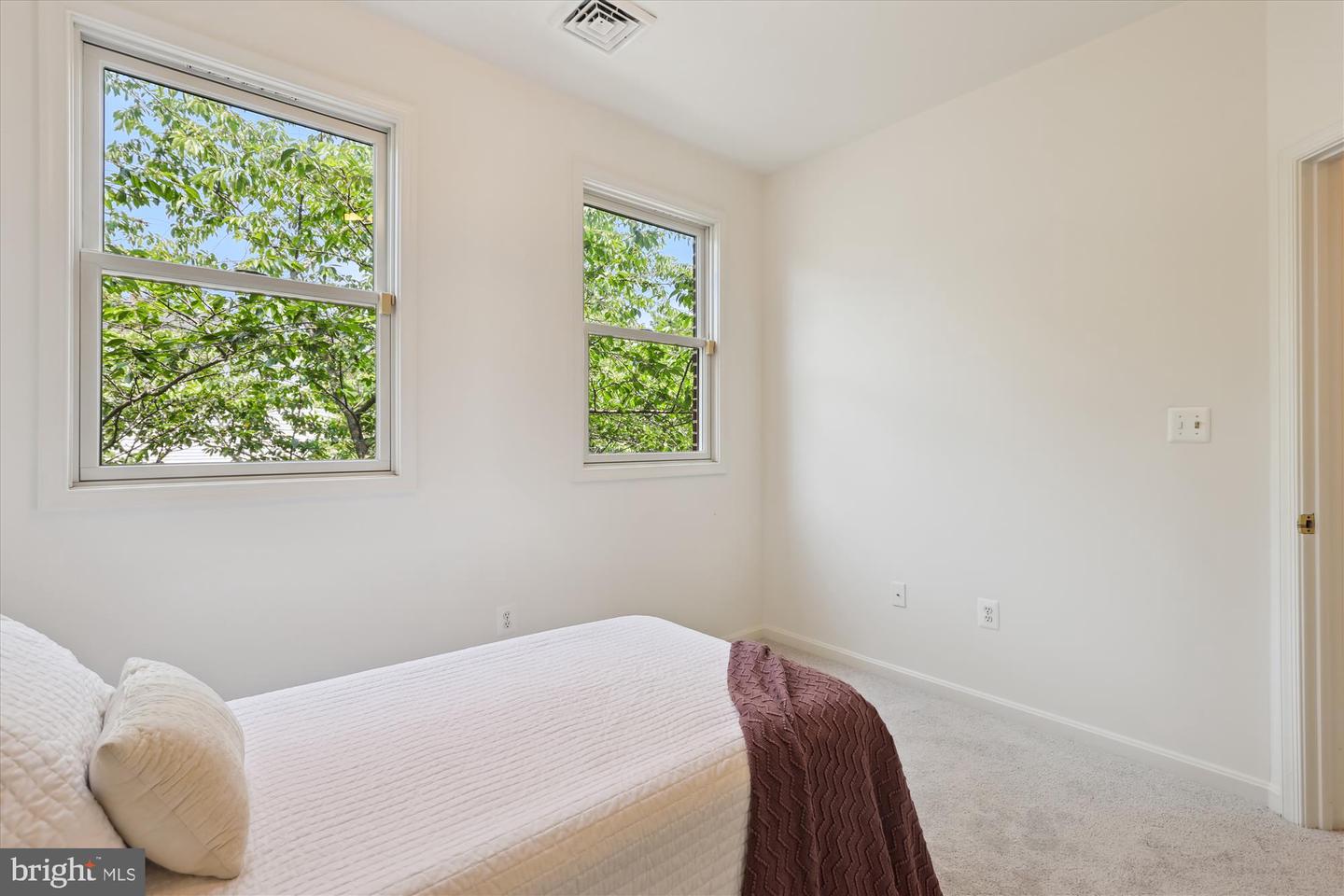 2142 N DINWIDDIE ST, ARLINGTON, Virginia 22207, 4 Bedrooms Bedrooms, ,3 BathroomsBathrooms,Residential,For sale,2142 N DINWIDDIE ST,VAAR2058988 MLS # VAAR2058988