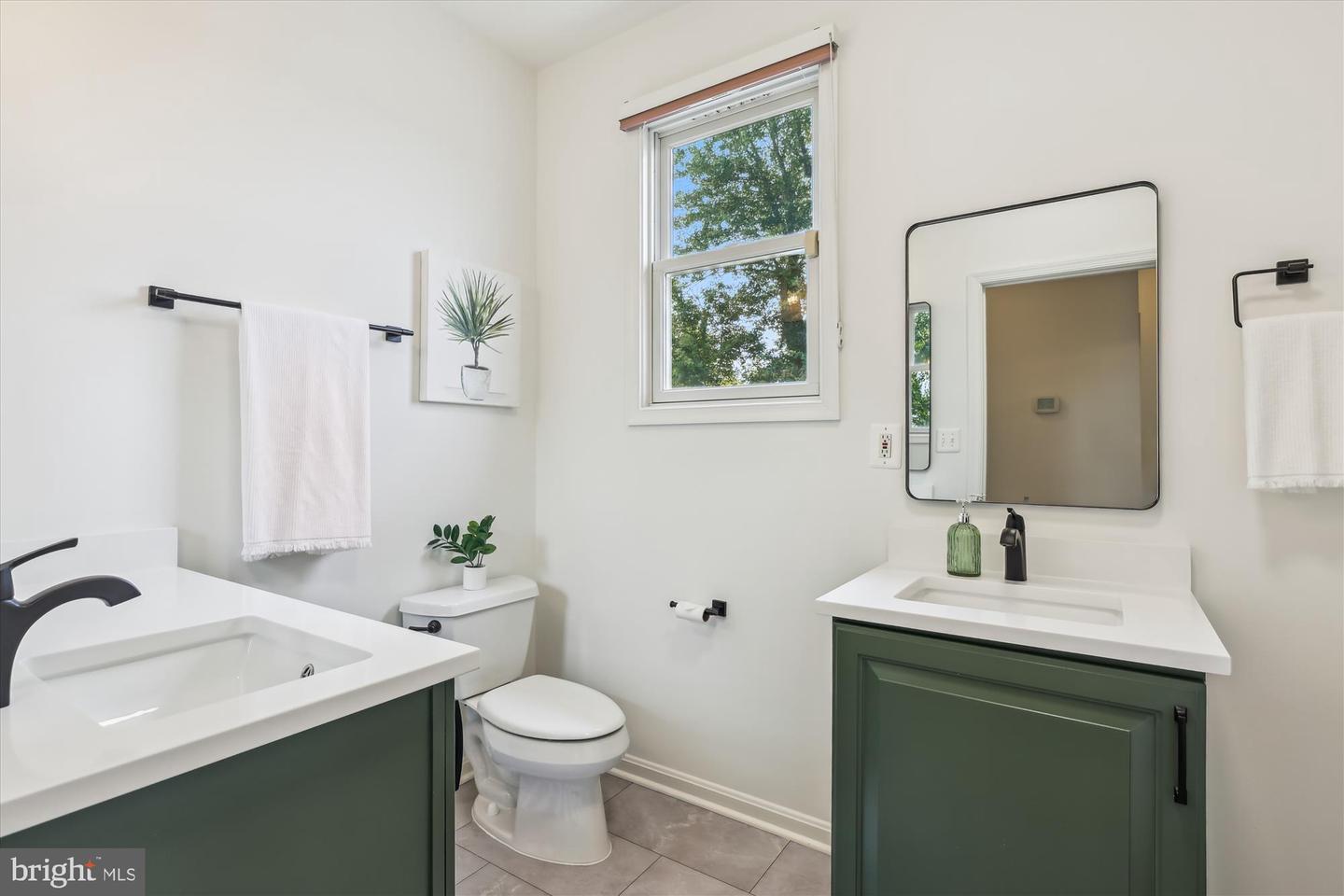 2142 N DINWIDDIE ST, ARLINGTON, Virginia 22207, 4 Bedrooms Bedrooms, ,3 BathroomsBathrooms,Residential,For sale,2142 N DINWIDDIE ST,VAAR2058988 MLS # VAAR2058988