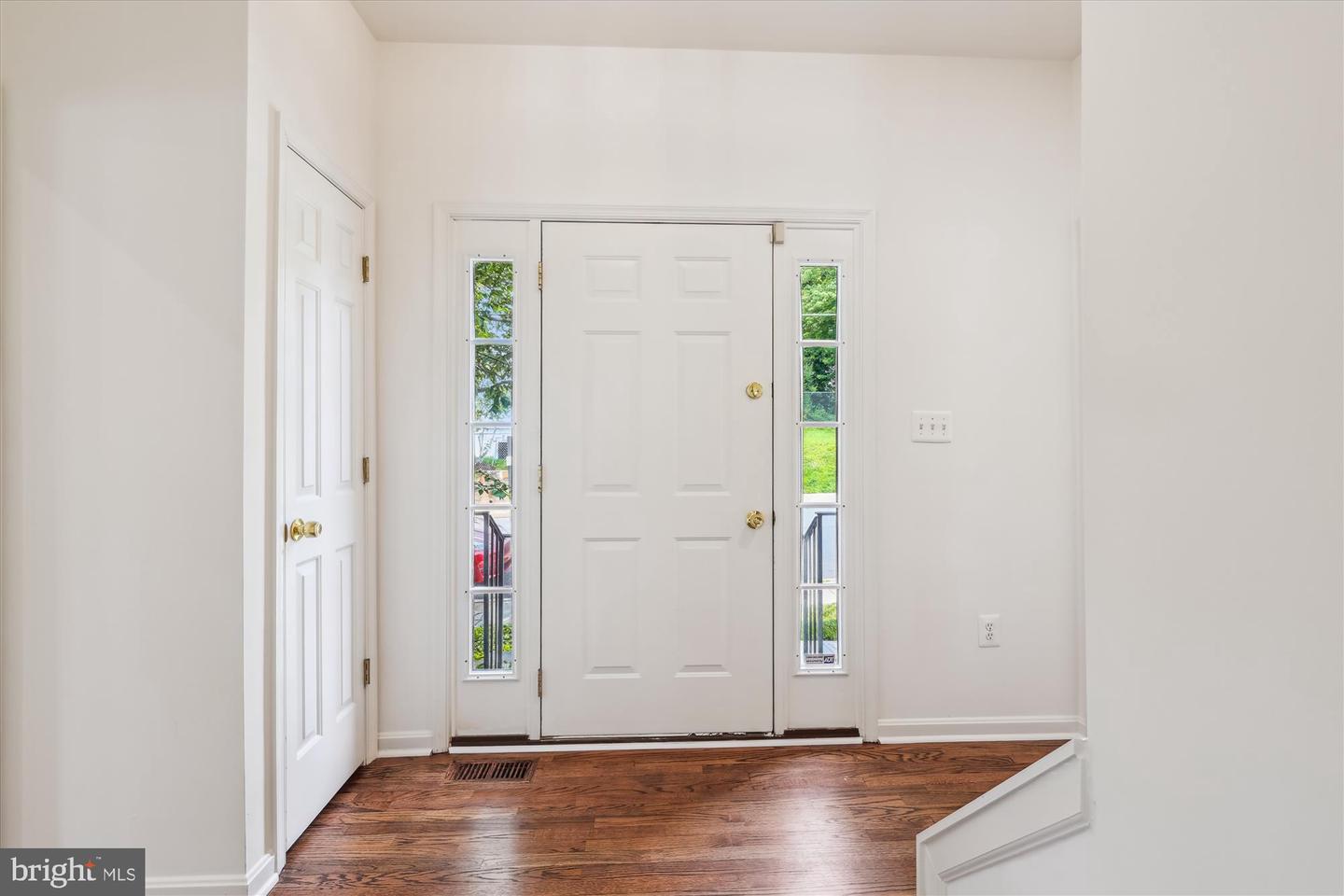 2142 N DINWIDDIE ST, ARLINGTON, Virginia 22207, 4 Bedrooms Bedrooms, ,3 BathroomsBathrooms,Residential,For sale,2142 N DINWIDDIE ST,VAAR2058988 MLS # VAAR2058988