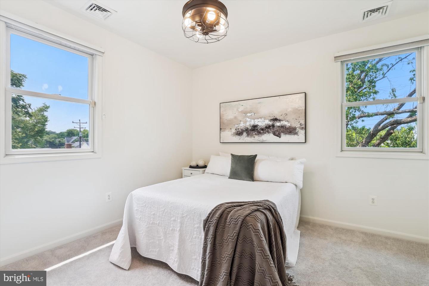 2142 N DINWIDDIE ST, ARLINGTON, Virginia 22207, 4 Bedrooms Bedrooms, ,3 BathroomsBathrooms,Residential,For sale,2142 N DINWIDDIE ST,VAAR2058988 MLS # VAAR2058988