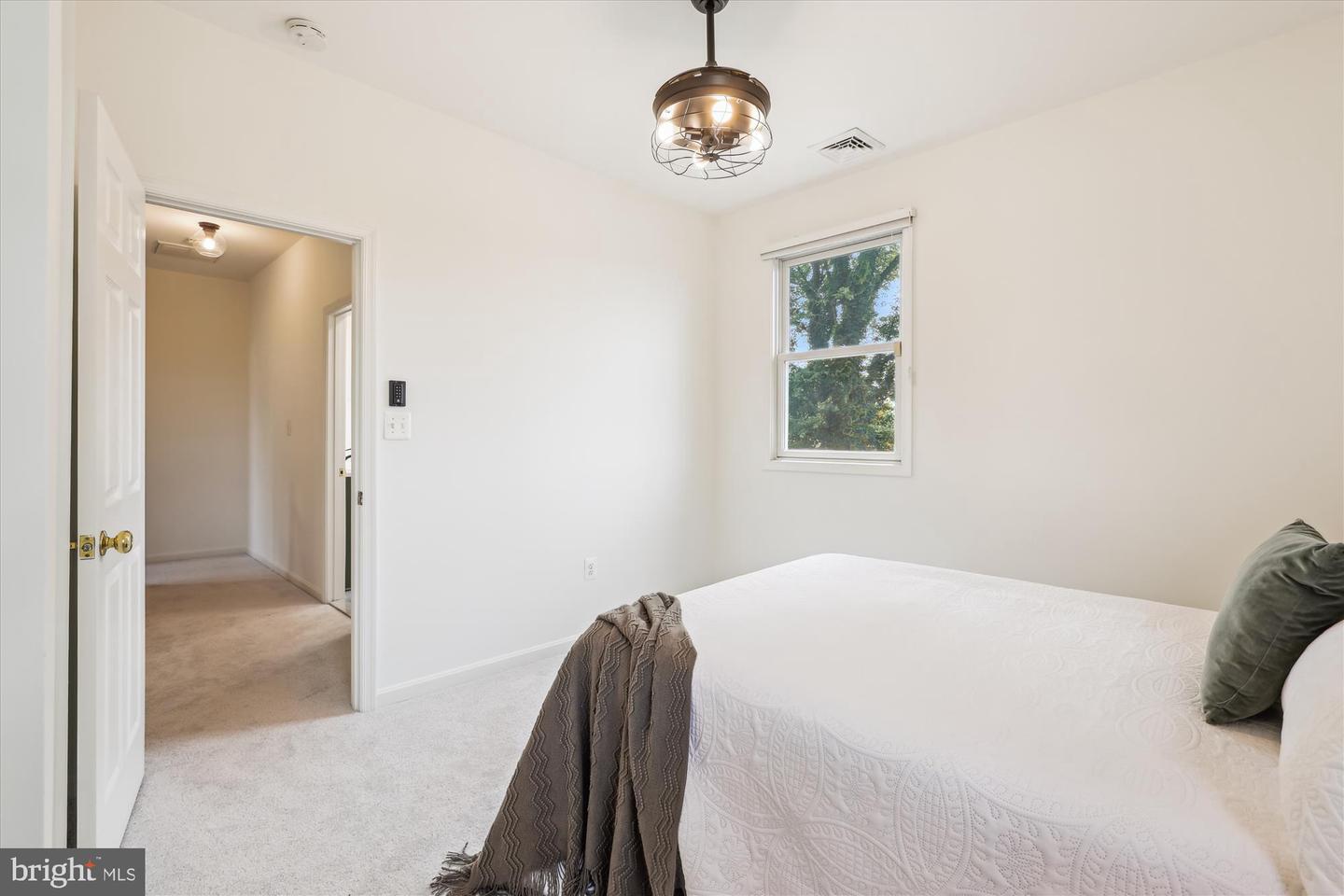 2142 N DINWIDDIE ST, ARLINGTON, Virginia 22207, 4 Bedrooms Bedrooms, ,3 BathroomsBathrooms,Residential,For sale,2142 N DINWIDDIE ST,VAAR2058988 MLS # VAAR2058988