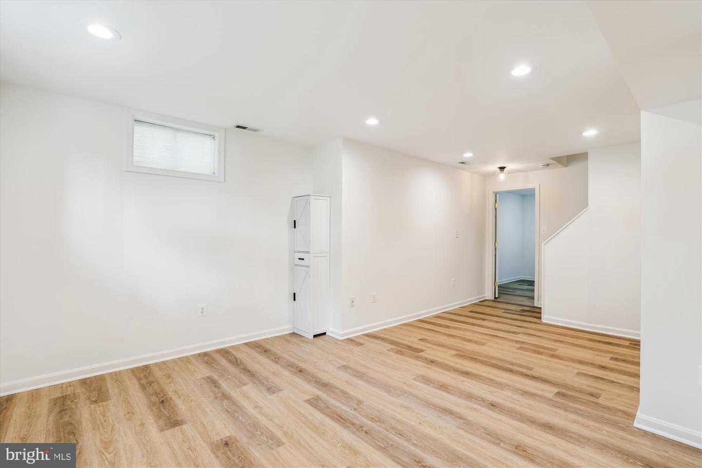 2142 N DINWIDDIE ST, ARLINGTON, Virginia 22207, 4 Bedrooms Bedrooms, ,3 BathroomsBathrooms,Residential,For sale,2142 N DINWIDDIE ST,VAAR2058988 MLS # VAAR2058988