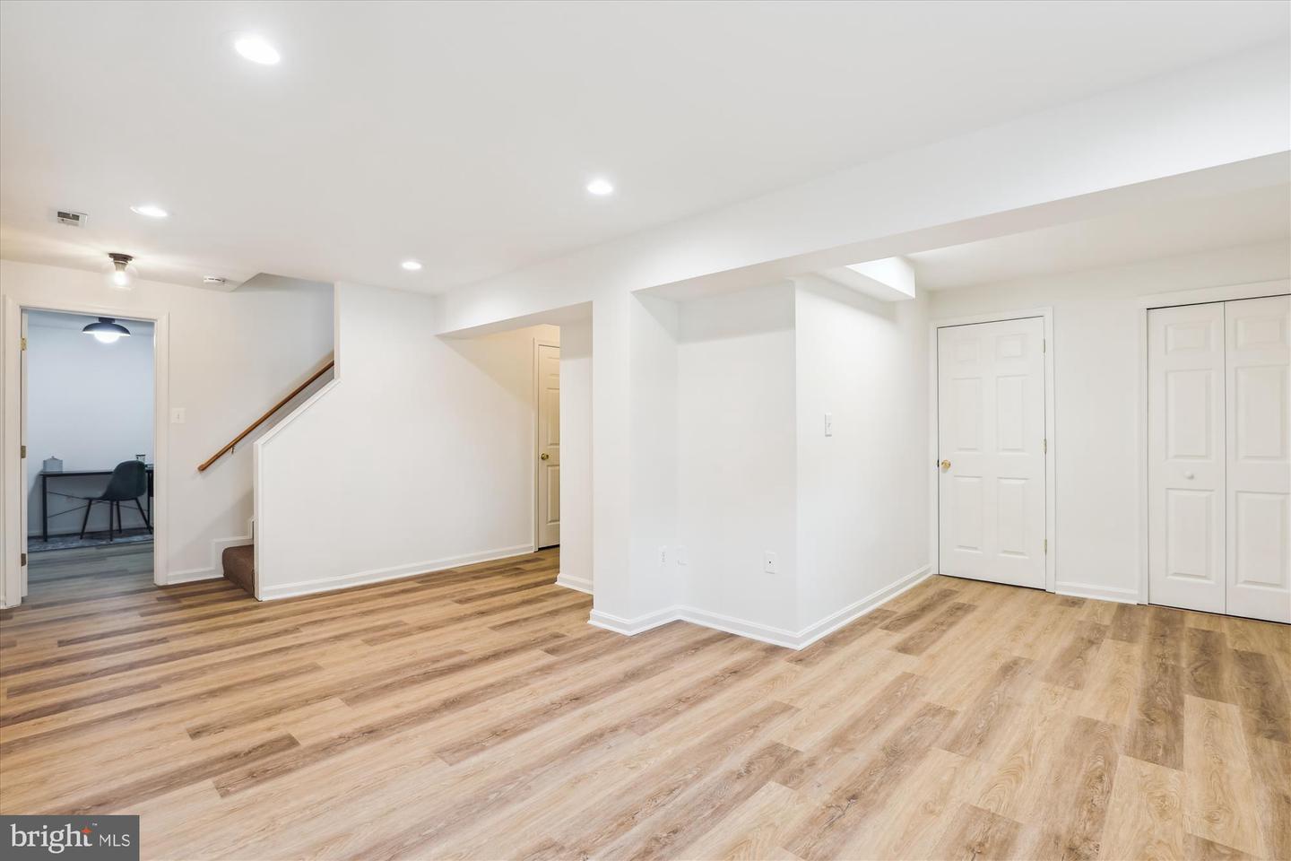 2142 N DINWIDDIE ST, ARLINGTON, Virginia 22207, 4 Bedrooms Bedrooms, ,3 BathroomsBathrooms,Residential,For sale,2142 N DINWIDDIE ST,VAAR2058988 MLS # VAAR2058988