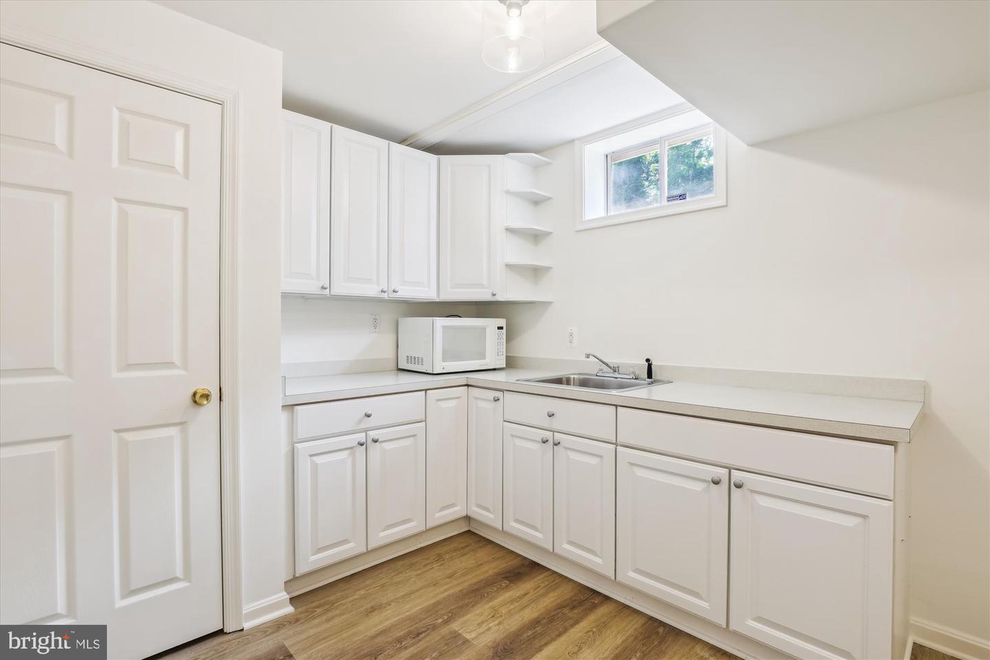 2142 N DINWIDDIE ST, ARLINGTON, Virginia 22207, 4 Bedrooms Bedrooms, ,3 BathroomsBathrooms,Residential,For sale,2142 N DINWIDDIE ST,VAAR2058988 MLS # VAAR2058988