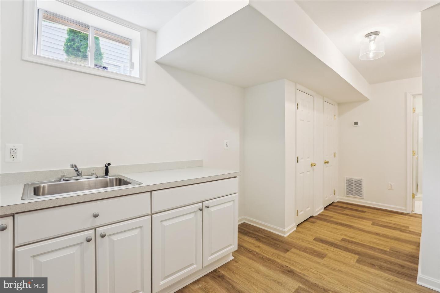 2142 N DINWIDDIE ST, ARLINGTON, Virginia 22207, 4 Bedrooms Bedrooms, ,3 BathroomsBathrooms,Residential,For sale,2142 N DINWIDDIE ST,VAAR2058988 MLS # VAAR2058988