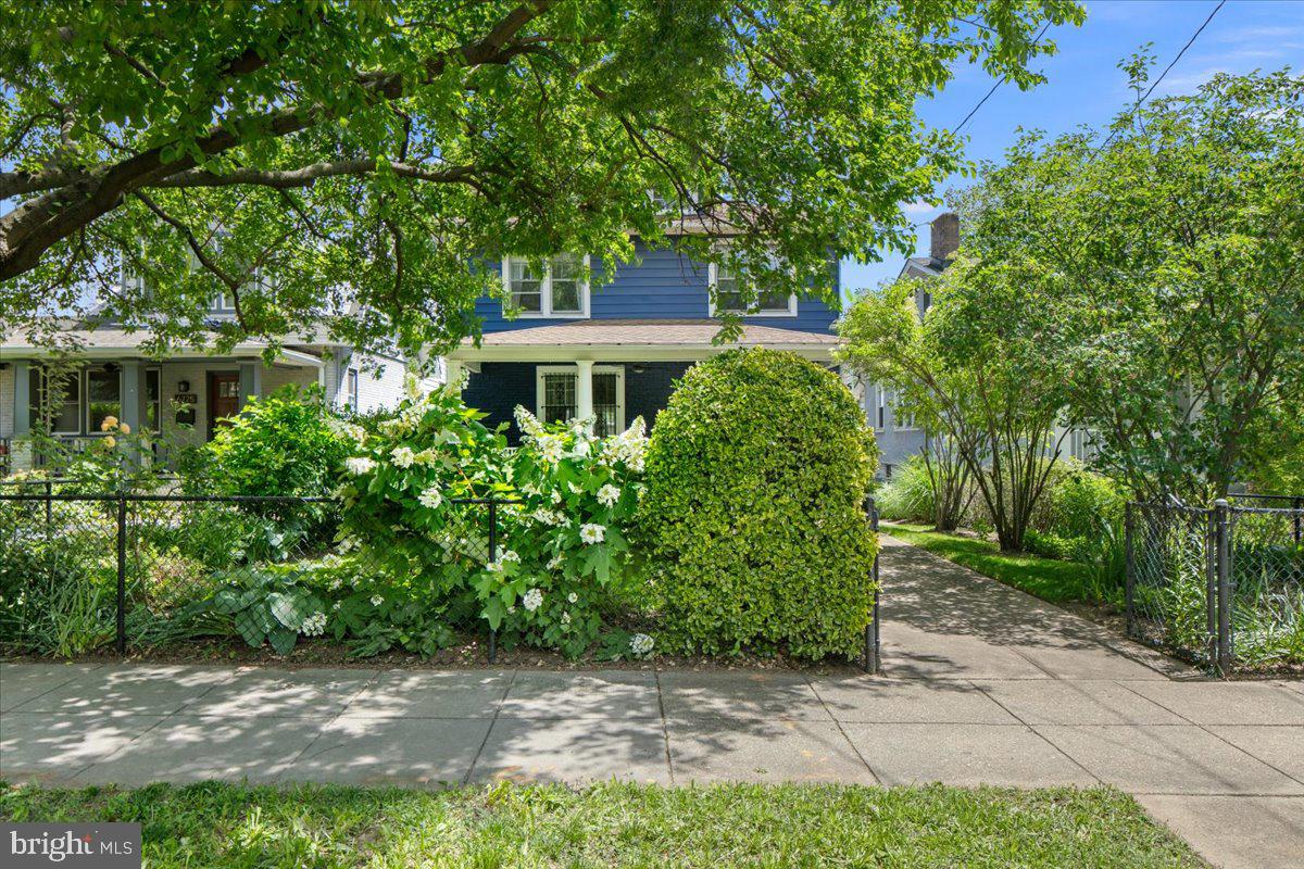 6721 PINEY BRANCH RD NW, WASHINGTON, District Of Columbia 20012, 5 Bedrooms Bedrooms, ,3 BathroomsBathrooms,Residential,For sale,6721 PINEY BRANCH RD NW,DCDC2204980 MLS # DCDC2204980