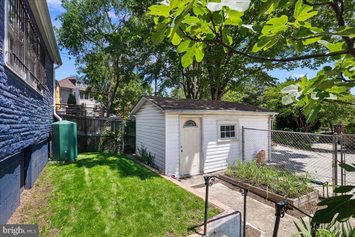 6721 PINEY BRANCH RD NW, WASHINGTON, District Of Columbia 20012, 5 Bedrooms Bedrooms, ,3 BathroomsBathrooms,Residential,For sale,6721 PINEY BRANCH RD NW,DCDC2204980 MLS # DCDC2204980