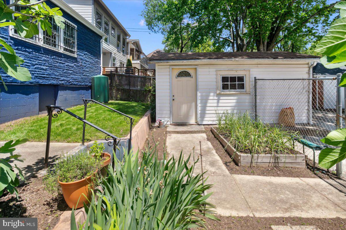 6721 PINEY BRANCH RD NW, WASHINGTON, District Of Columbia 20012, 5 Bedrooms Bedrooms, ,3 BathroomsBathrooms,Residential,For sale,6721 PINEY BRANCH RD NW,DCDC2204980 MLS # DCDC2204980