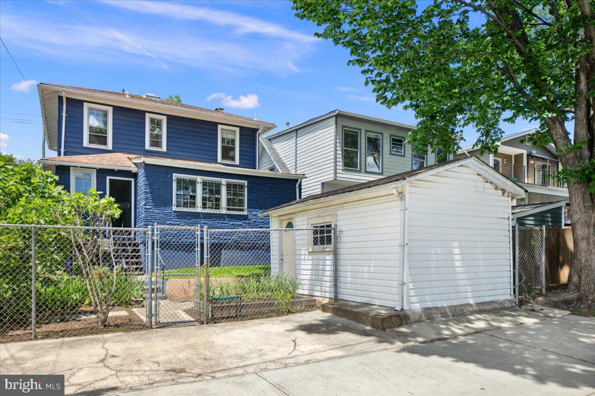 6721 PINEY BRANCH RD NW, WASHINGTON, District Of Columbia 20012, 5 Bedrooms Bedrooms, ,3 BathroomsBathrooms,Residential,For sale,6721 PINEY BRANCH RD NW,DCDC2204980 MLS # DCDC2204980