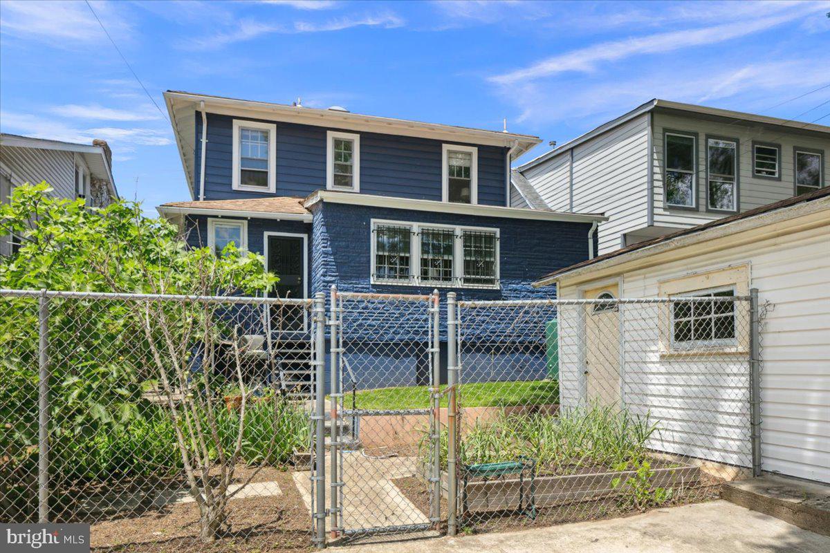 6721 PINEY BRANCH RD NW, WASHINGTON, District Of Columbia 20012, 5 Bedrooms Bedrooms, ,3 BathroomsBathrooms,Residential,For sale,6721 PINEY BRANCH RD NW,DCDC2204980 MLS # DCDC2204980