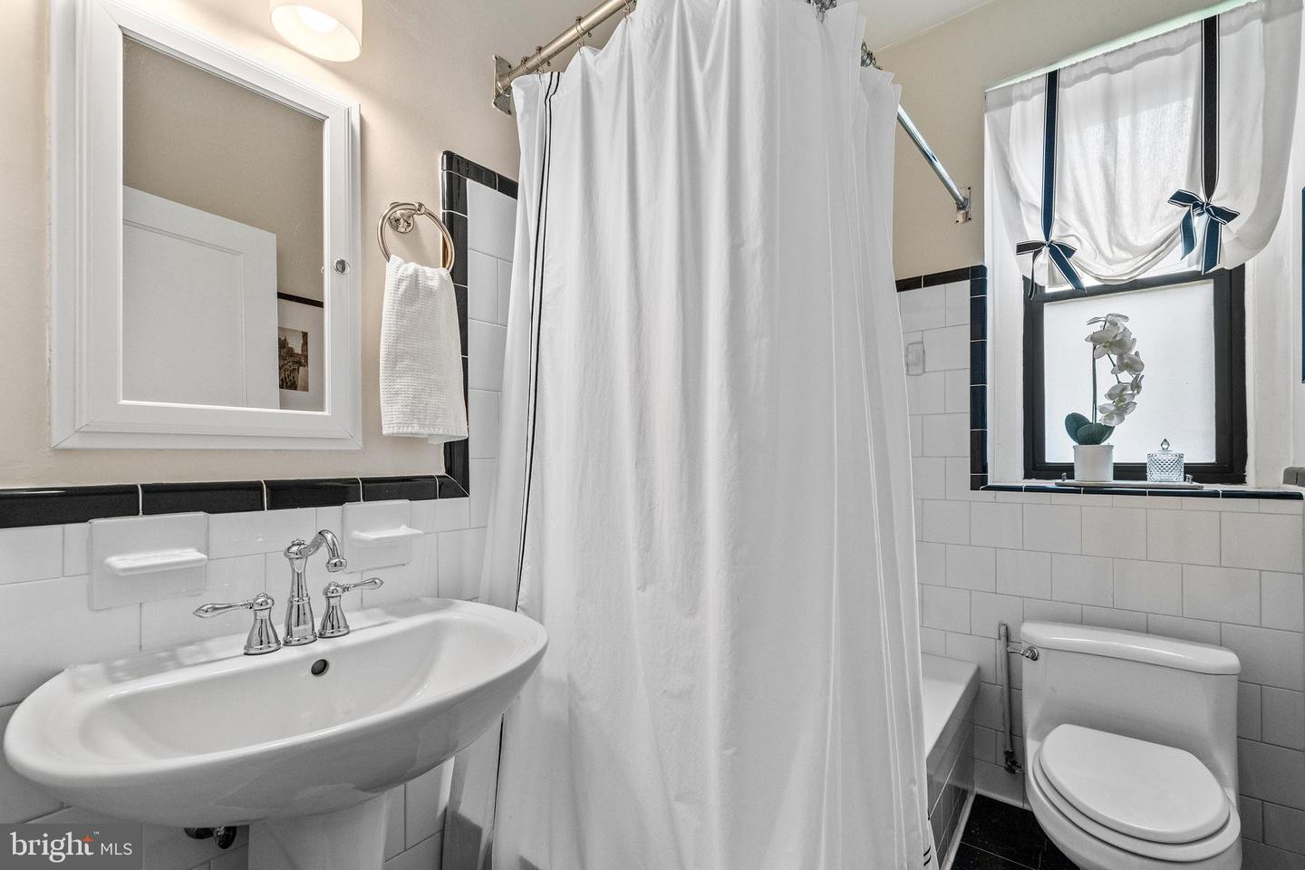 4007 CONNECTICUT AVE NW #109, WASHINGTON, District Of Columbia 20008, 1 Bedroom Bedrooms, ,1 BathroomBathrooms,Residential,For sale,4007 CONNECTICUT AVE NW #109,DCDC2205022 MLS # DCDC2205022