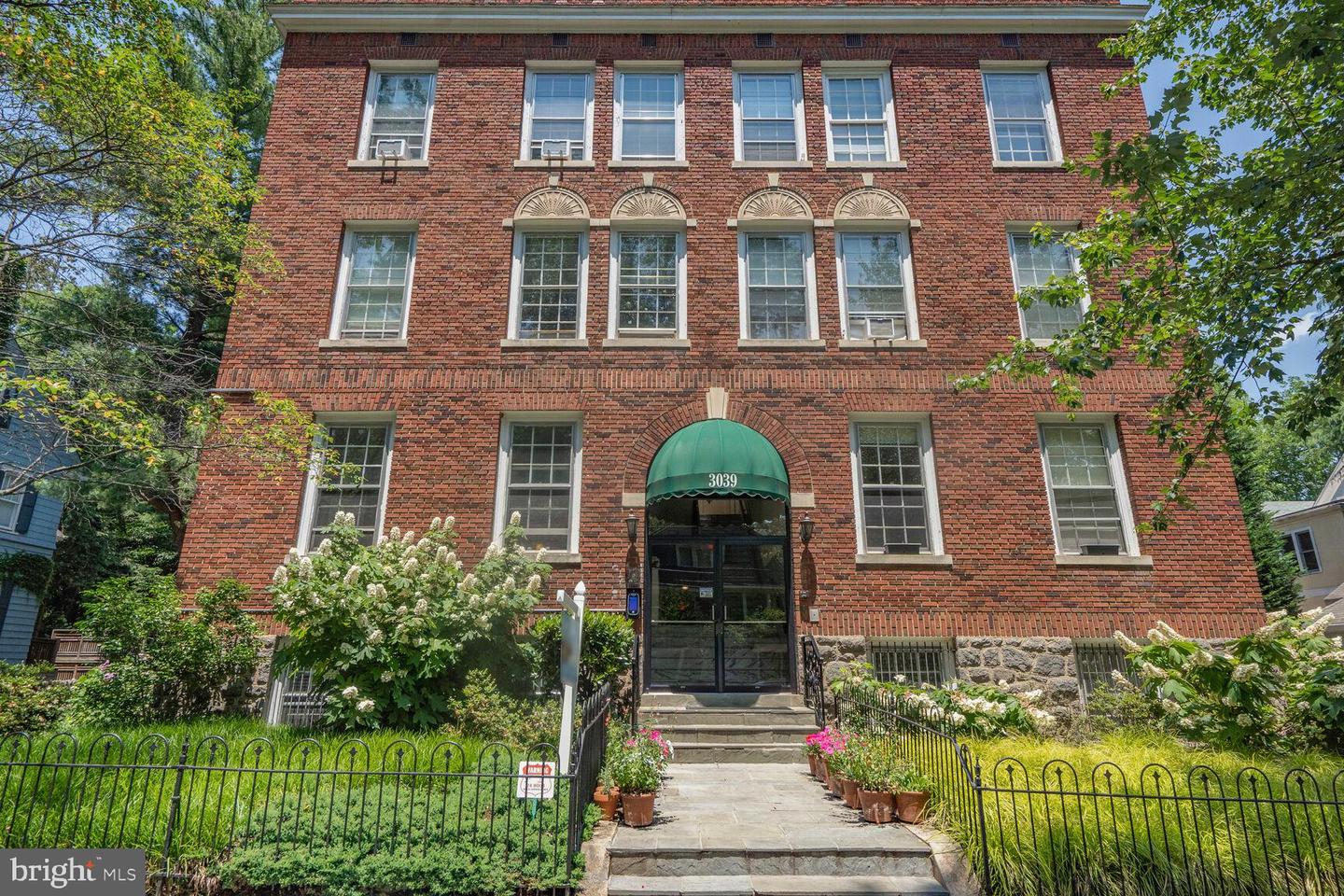 3039 MACOMB ST NW #16, WASHINGTON, District Of Columbia 20008, 1 Bedroom Bedrooms, ,1 BathroomBathrooms,Residential,For sale,3039 MACOMB ST NW #16,DCDC2205040 MLS # DCDC2205040
