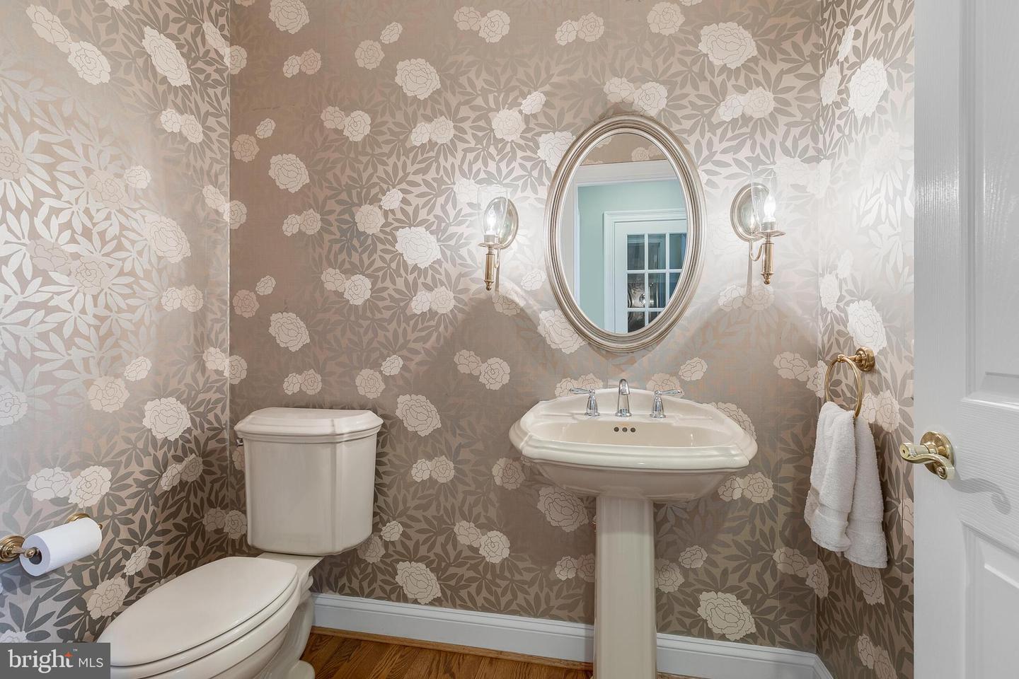 10501 HANNAH FARM RD, OAKTON, Virginia 22124, 4 Bedrooms Bedrooms, ,4 BathroomsBathrooms,Residential,For sale,10501 HANNAH FARM RD,VAFX2246720 MLS # VAFX2246720