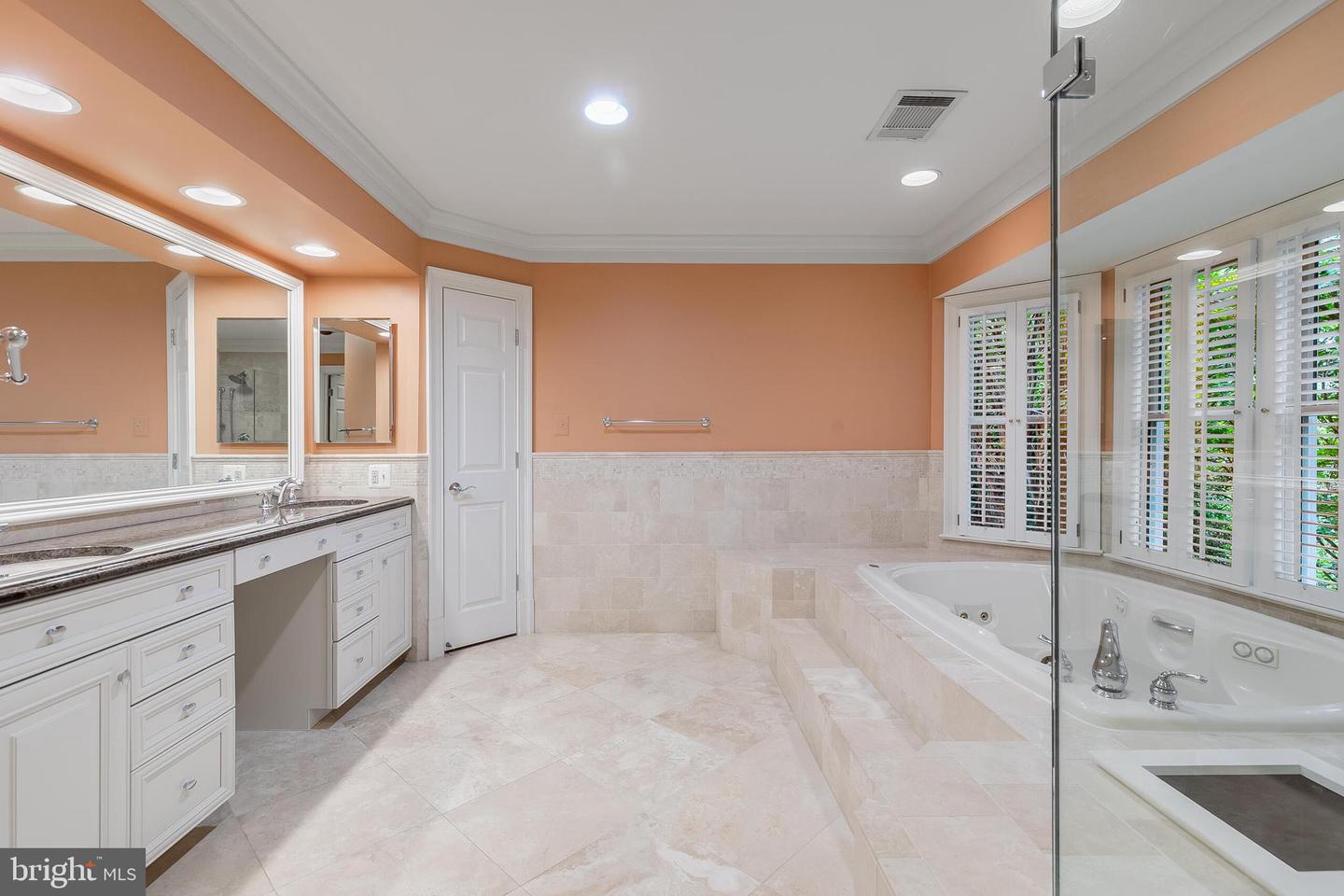 10501 HANNAH FARM RD, OAKTON, Virginia 22124, 4 Bedrooms Bedrooms, ,4 BathroomsBathrooms,Residential,For sale,10501 HANNAH FARM RD,VAFX2246720 MLS # VAFX2246720