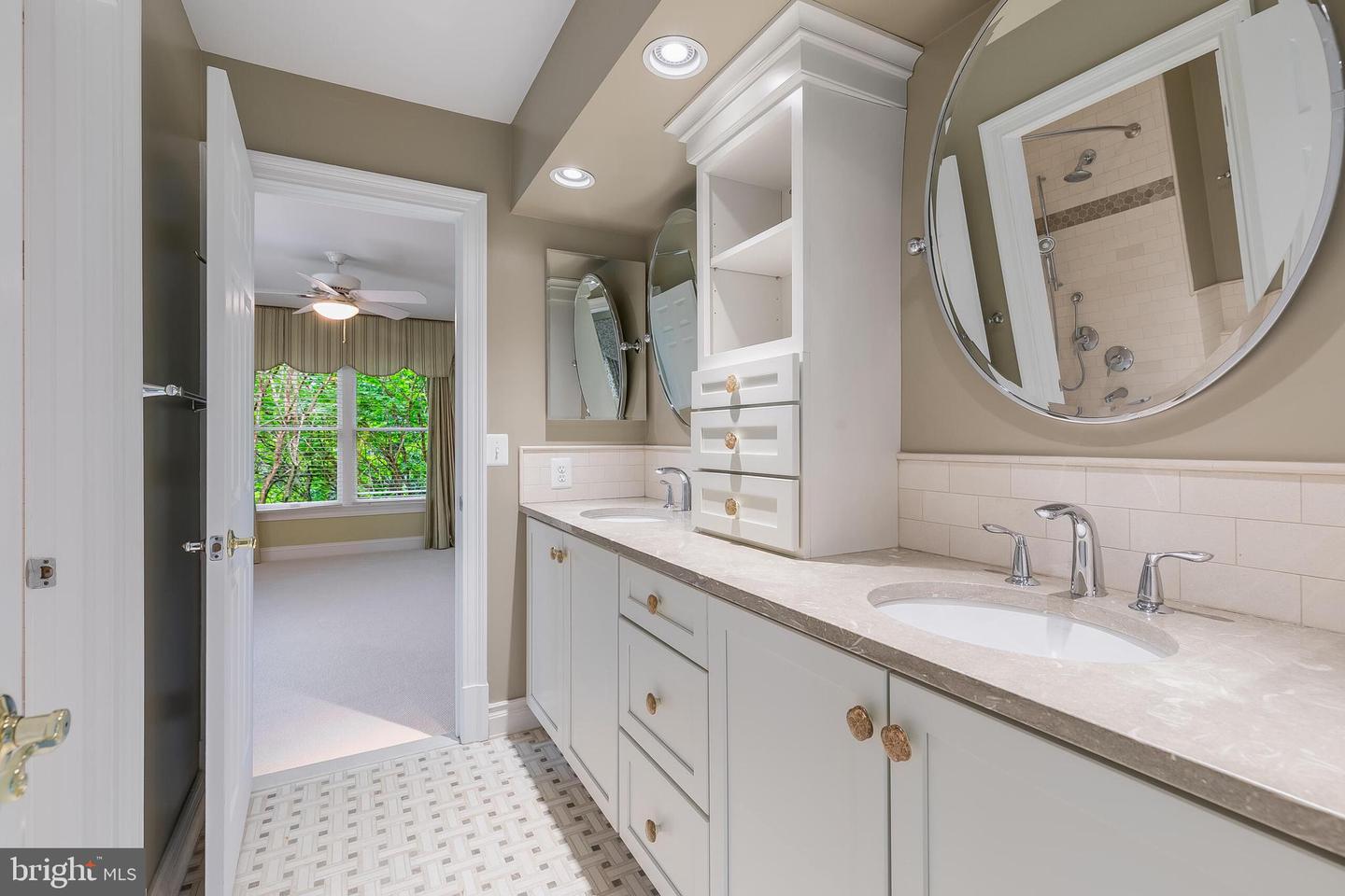 10501 HANNAH FARM RD, OAKTON, Virginia 22124, 4 Bedrooms Bedrooms, ,4 BathroomsBathrooms,Residential,For sale,10501 HANNAH FARM RD,VAFX2246720 MLS # VAFX2246720