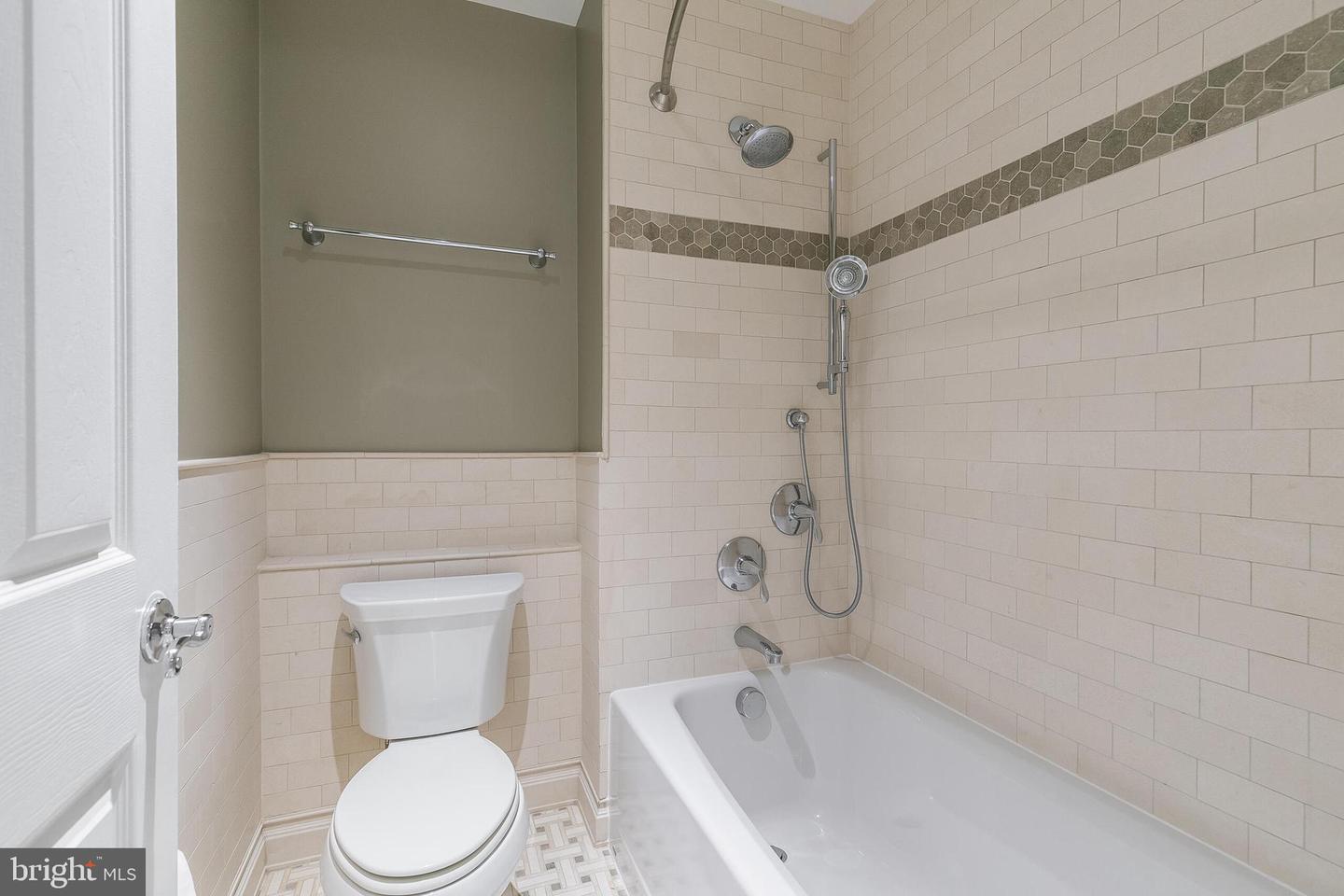 10501 HANNAH FARM RD, OAKTON, Virginia 22124, 4 Bedrooms Bedrooms, ,4 BathroomsBathrooms,Residential,For sale,10501 HANNAH FARM RD,VAFX2246720 MLS # VAFX2246720