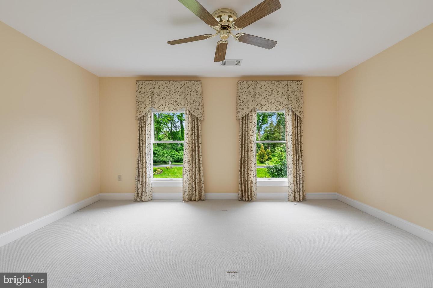10501 HANNAH FARM RD, OAKTON, Virginia 22124, 4 Bedrooms Bedrooms, ,4 BathroomsBathrooms,Residential,For sale,10501 HANNAH FARM RD,VAFX2246720 MLS # VAFX2246720
