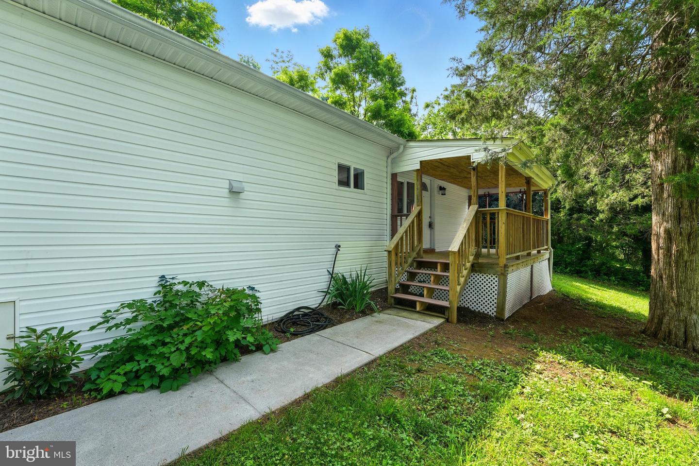 14 SUMMIT POINT DR, FRONT ROYAL, Virginia 22630, 2 Bedrooms Bedrooms, ,1 BathroomBathrooms,Residential,For sale,14 SUMMIT POINT DR,VAWR2011402 MLS # VAWR2011402