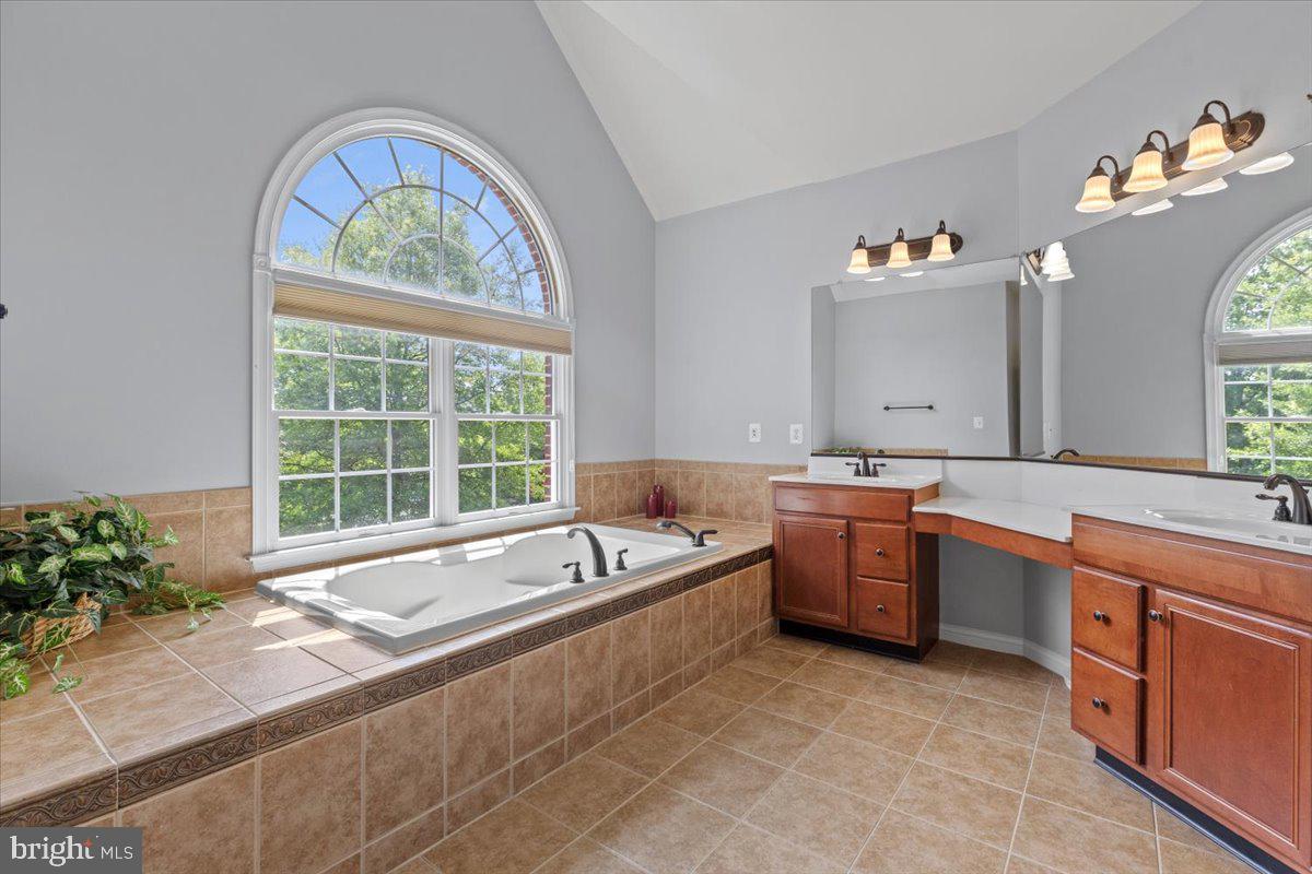 20195 KIAWAH ISLAND DR, ASHBURN, Virginia 20147, 4 Bedrooms Bedrooms, ,4 BathroomsBathrooms,Residential,For sale,20195 KIAWAH ISLAND DR,VALO2099156 MLS # VALO2099156