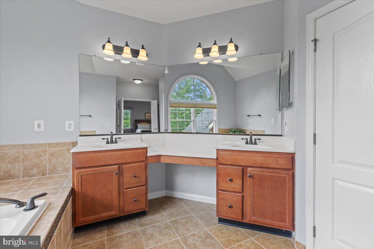 20195 KIAWAH ISLAND DR, ASHBURN, Virginia 20147, 4 Bedrooms Bedrooms, ,4 BathroomsBathrooms,Residential,For sale,20195 KIAWAH ISLAND DR,VALO2099156 MLS # VALO2099156