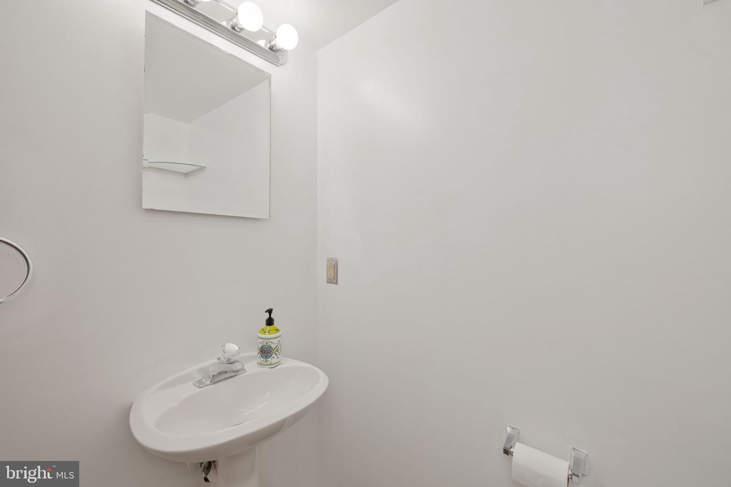 8551 BLACKFOOT CT, LORTON, Virginia 22079, 2 Bedrooms Bedrooms, ,2 BathroomsBathrooms,Residential,For sale,8551 BLACKFOOT CT,VAFX2246584 MLS # VAFX2246584