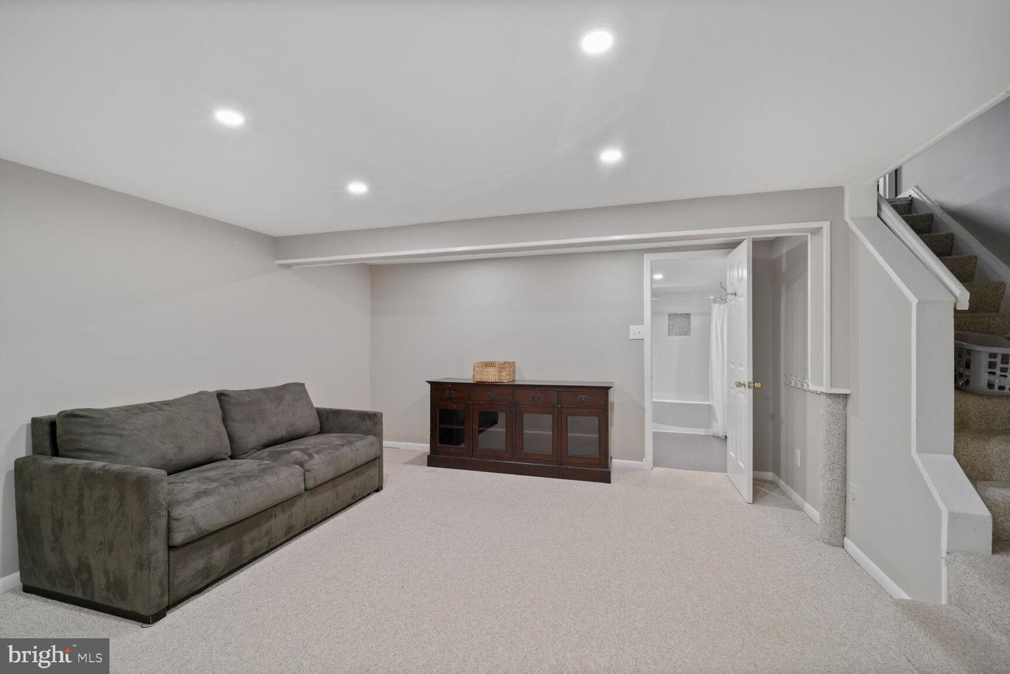 2923 LANDOVER ST, ALEXANDRIA, Virginia 22305, 3 Bedrooms Bedrooms, ,2 BathroomsBathrooms,Residential,For sale,2923 LANDOVER ST,VAAX2046376 MLS # VAAX2046376